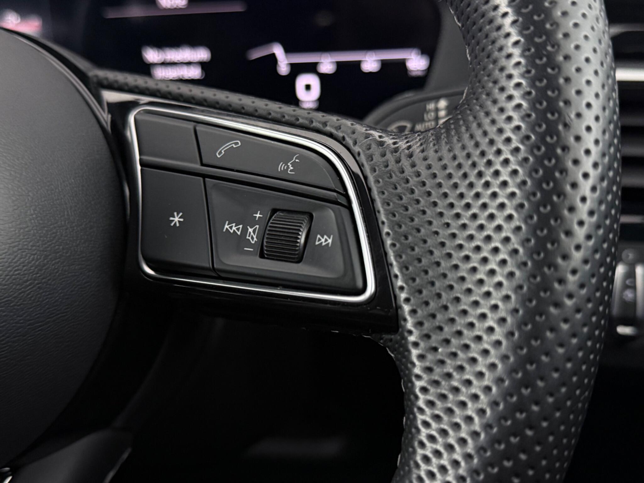 Audi A4 view 4