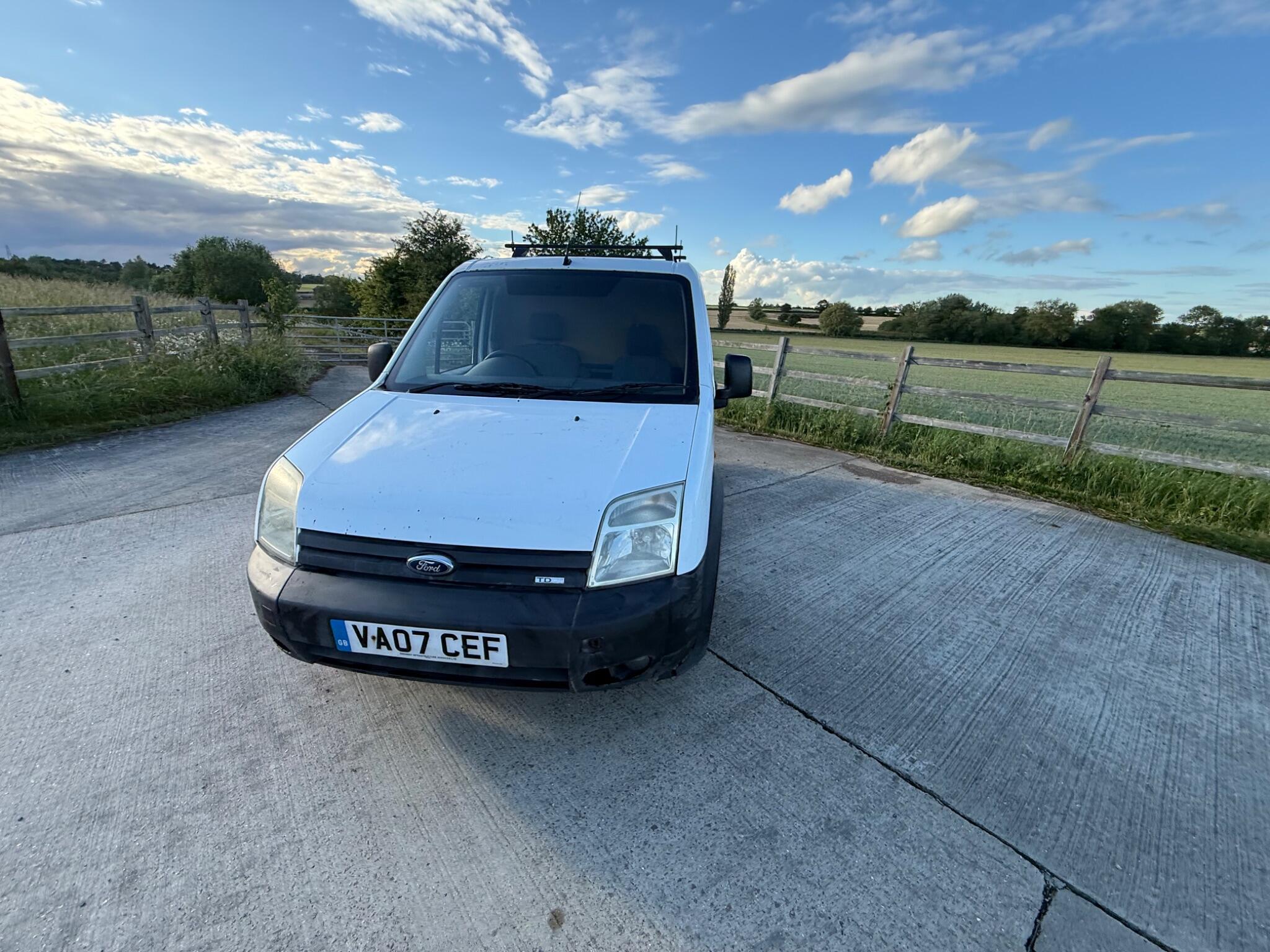 Ford Transit Connect 1.8 TDCi T200 LX L1 H1 4dr — photo 10 of 86