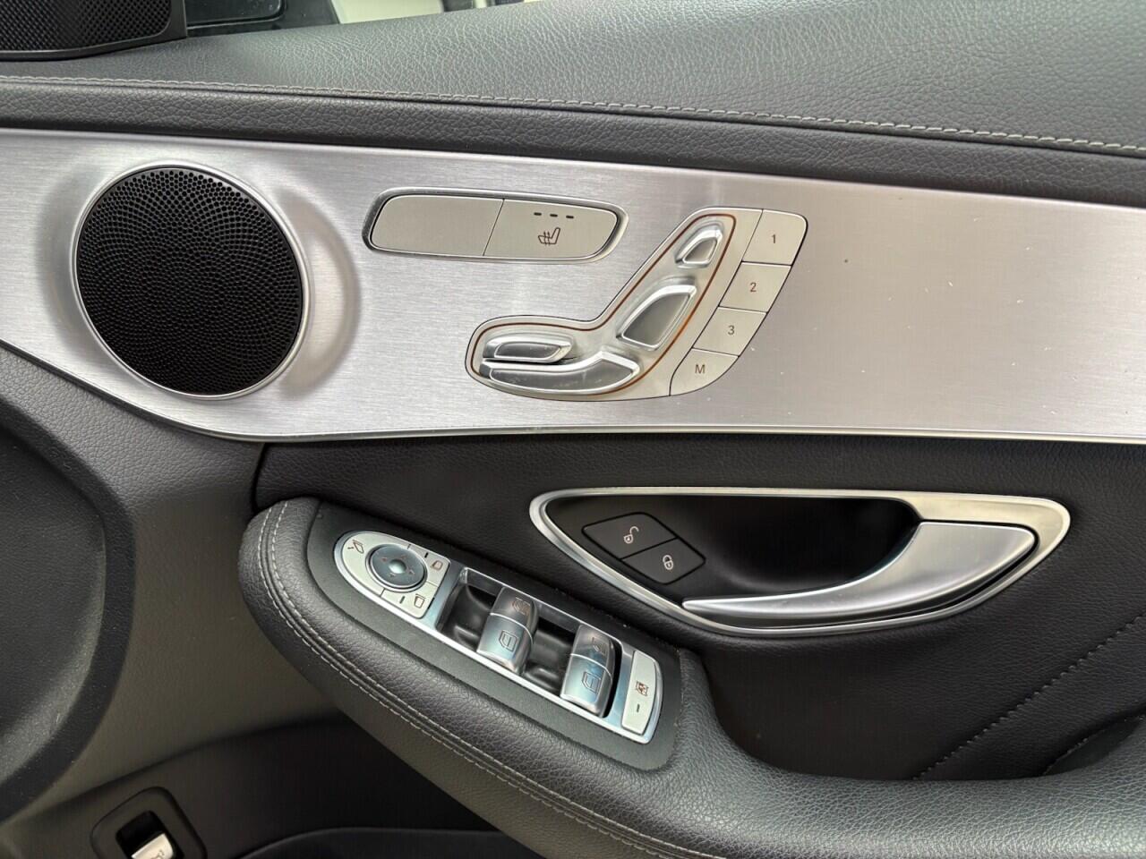 Mercedes-Benz C-Class view 16
