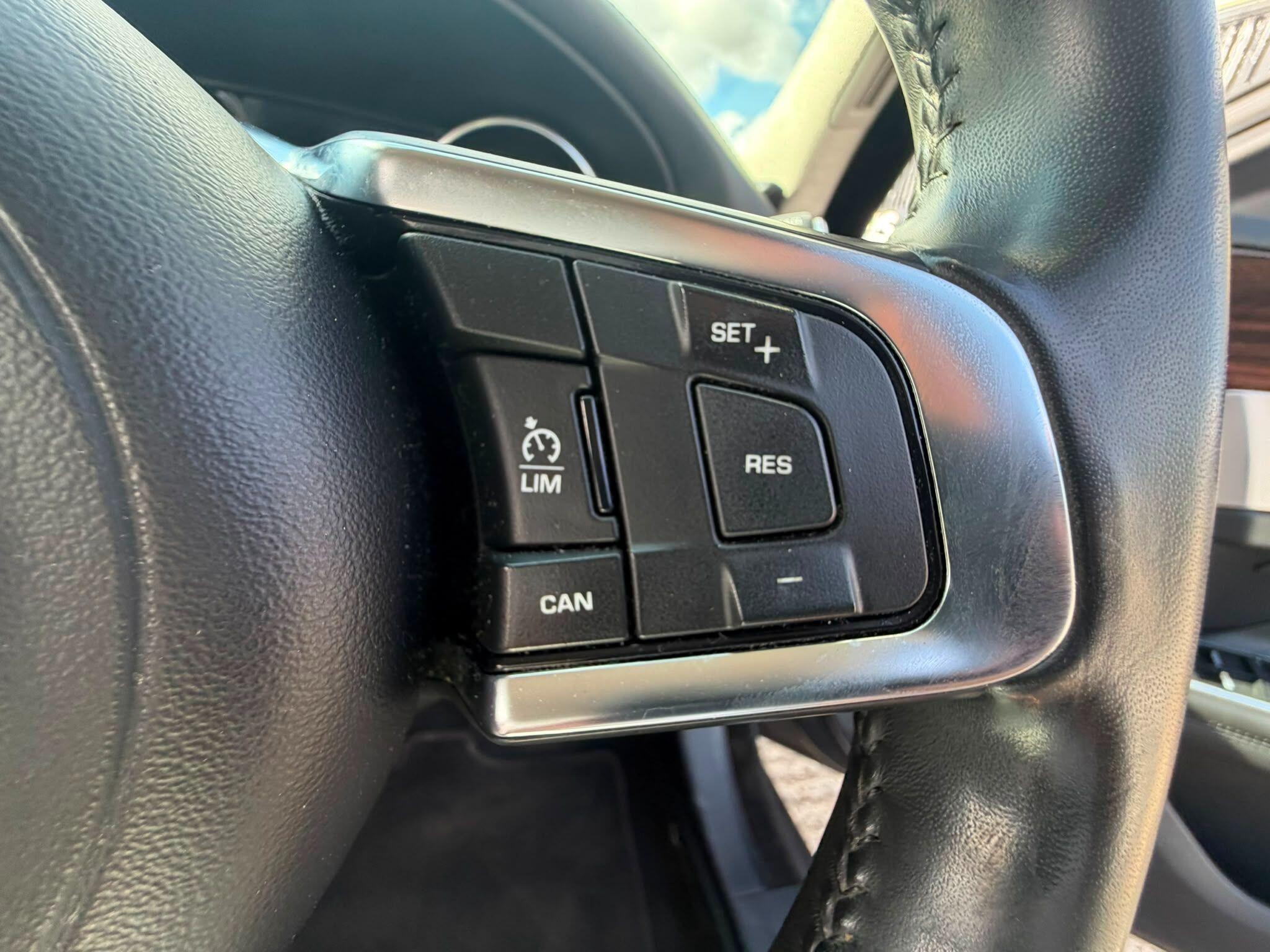 Jaguar XF view 19