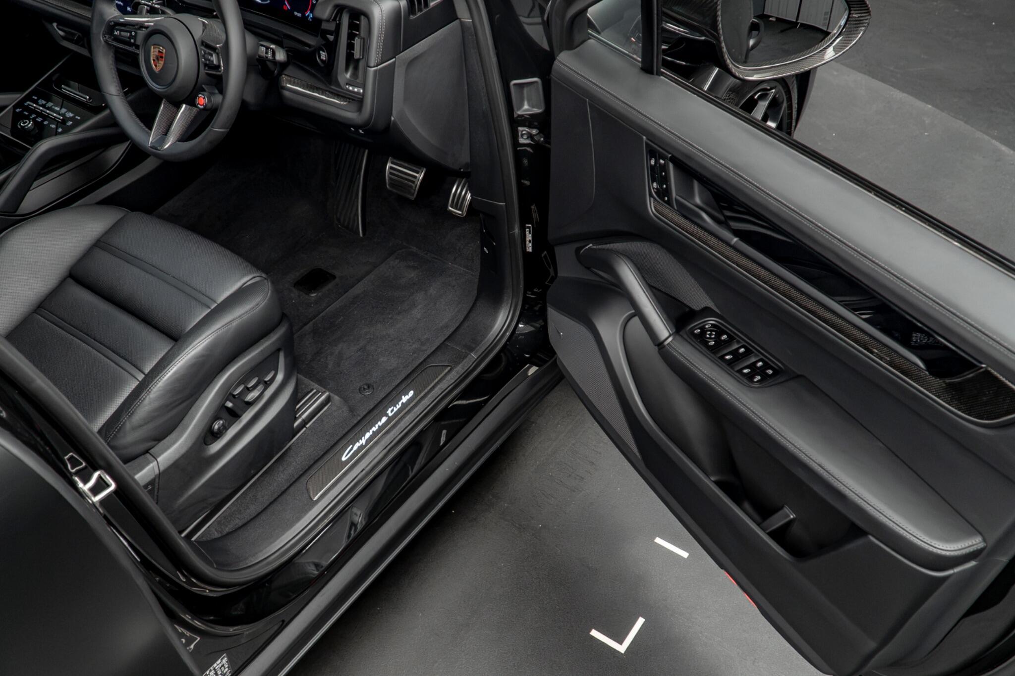 Porsche Cayenne view 27