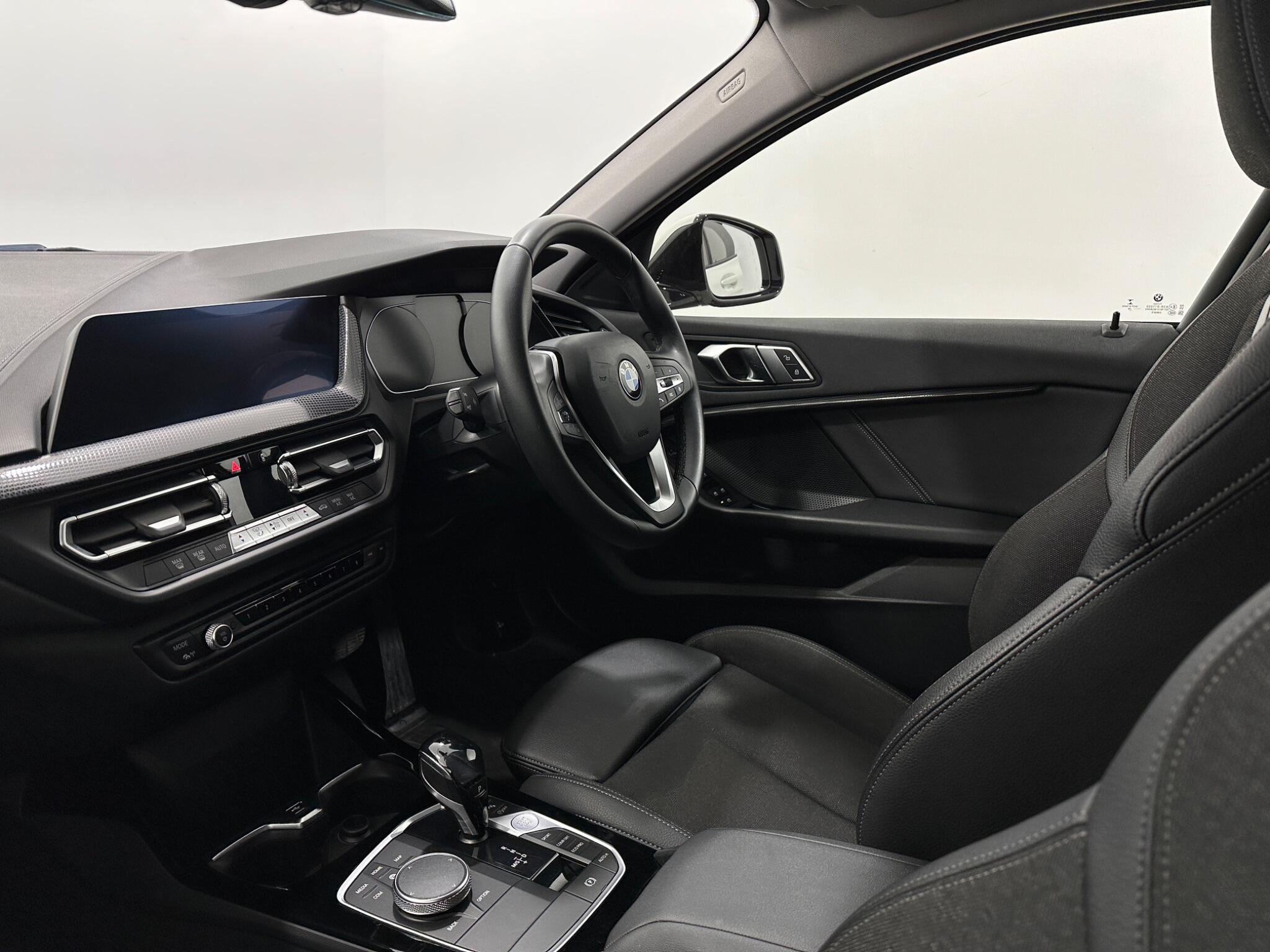 BMW 1 Series view 32