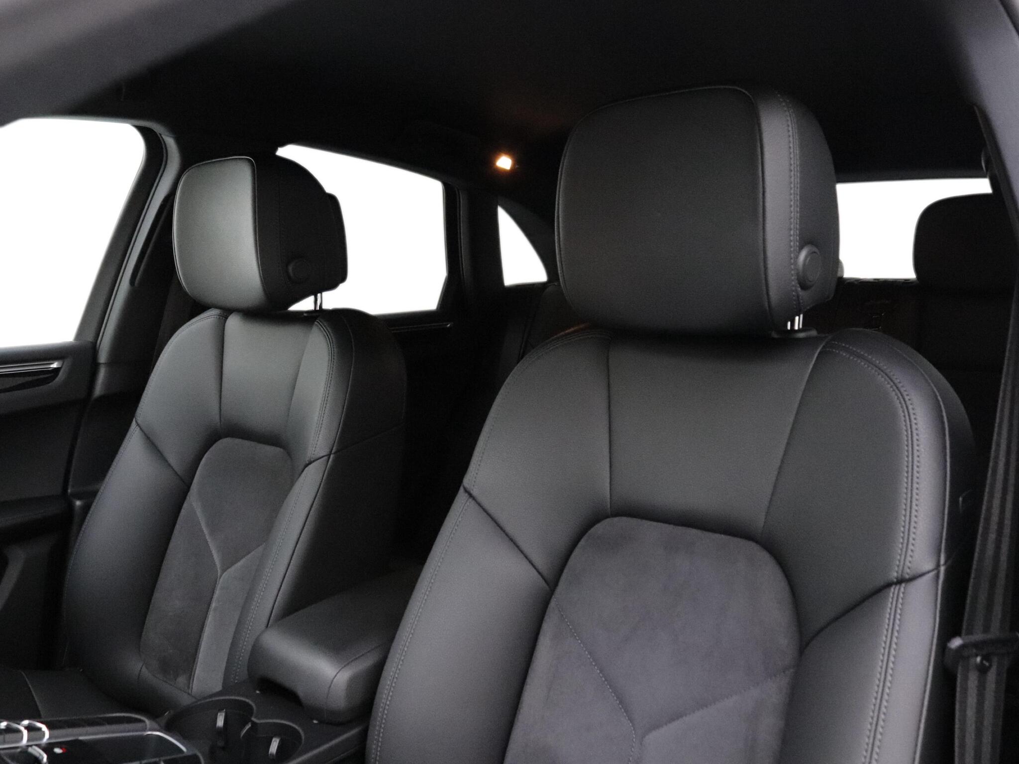 Porsche Macan view 14