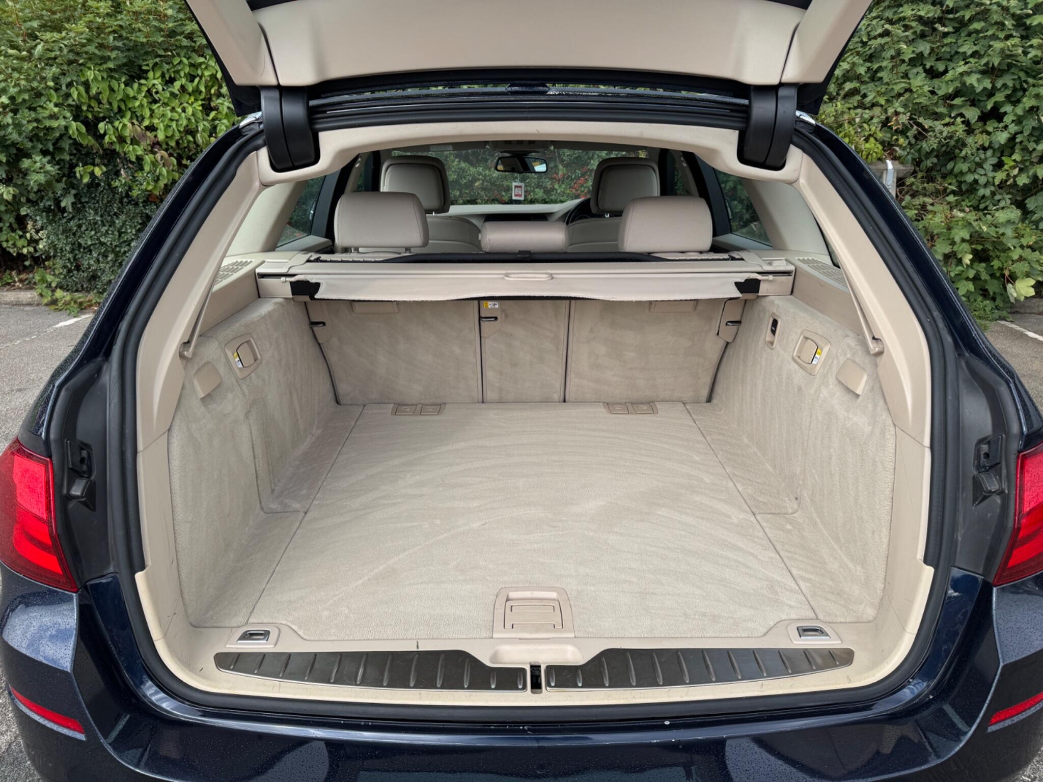 BMW 5 Series view 46