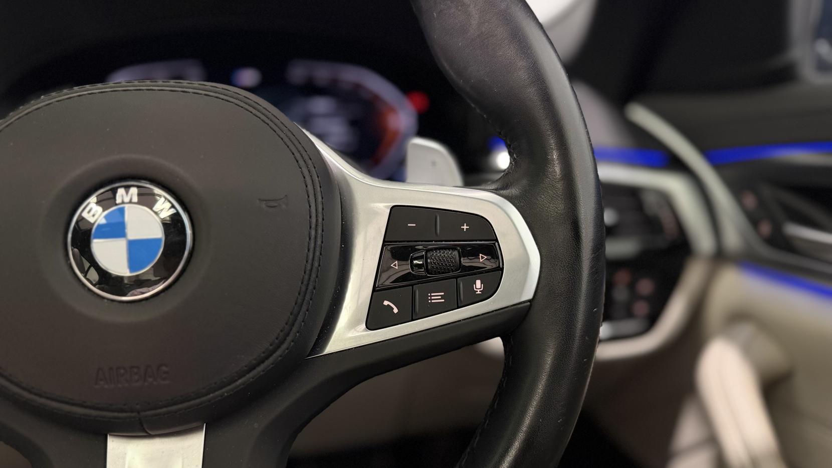 BMW 5 Series view 16