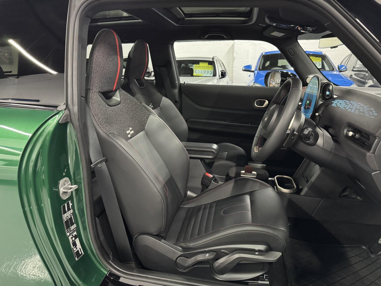 Mini Cooper Cooper view 31