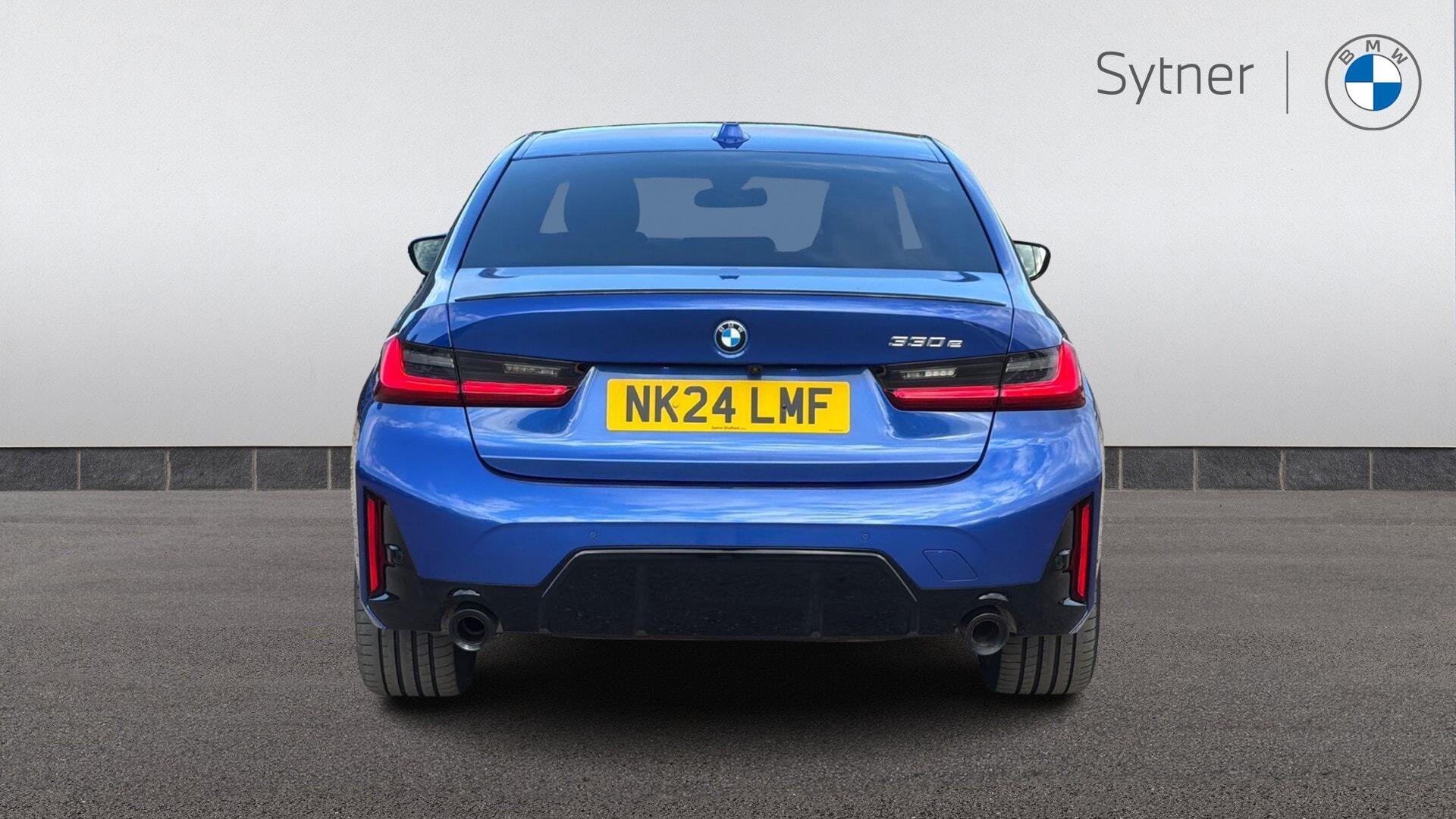 BMW 3 Series view 15