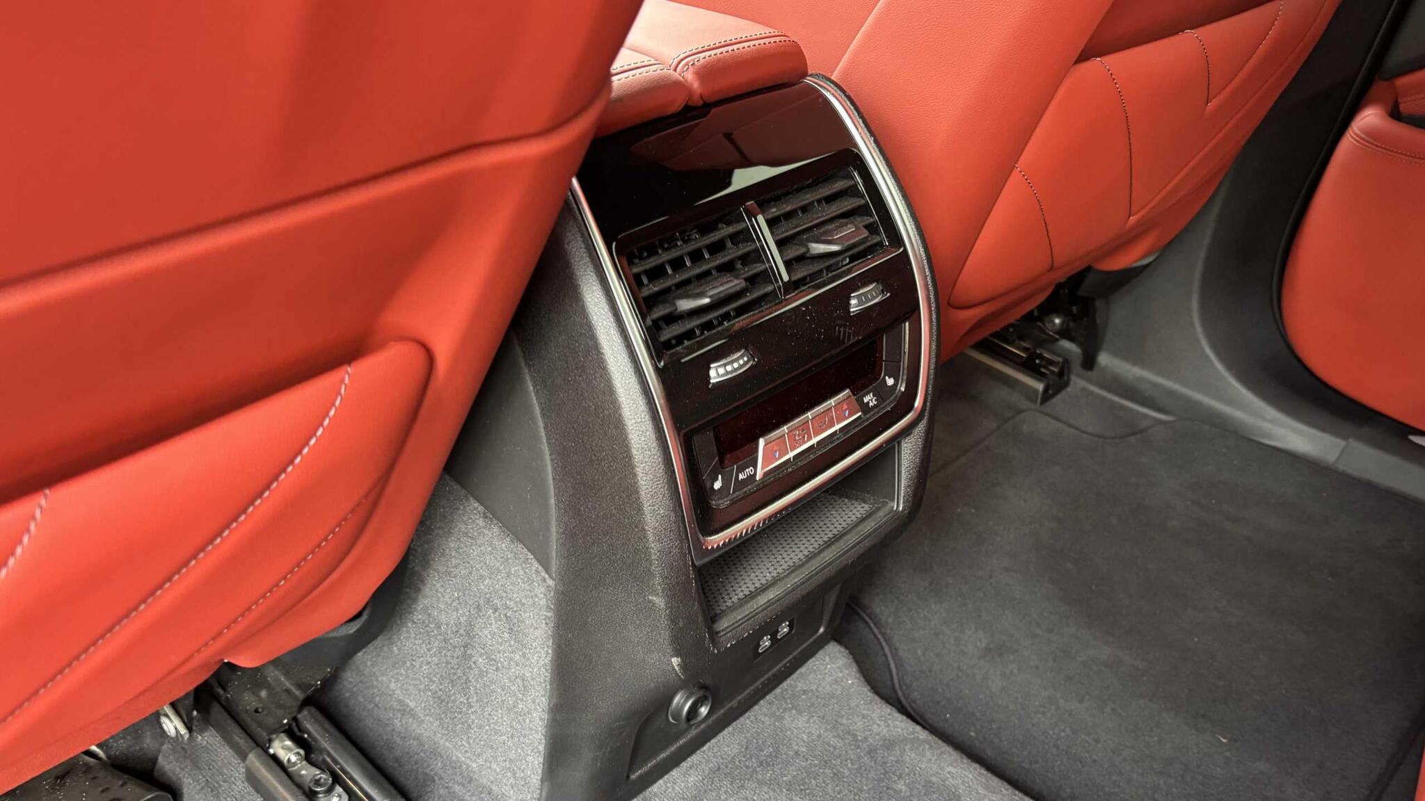 BMW XM view 30