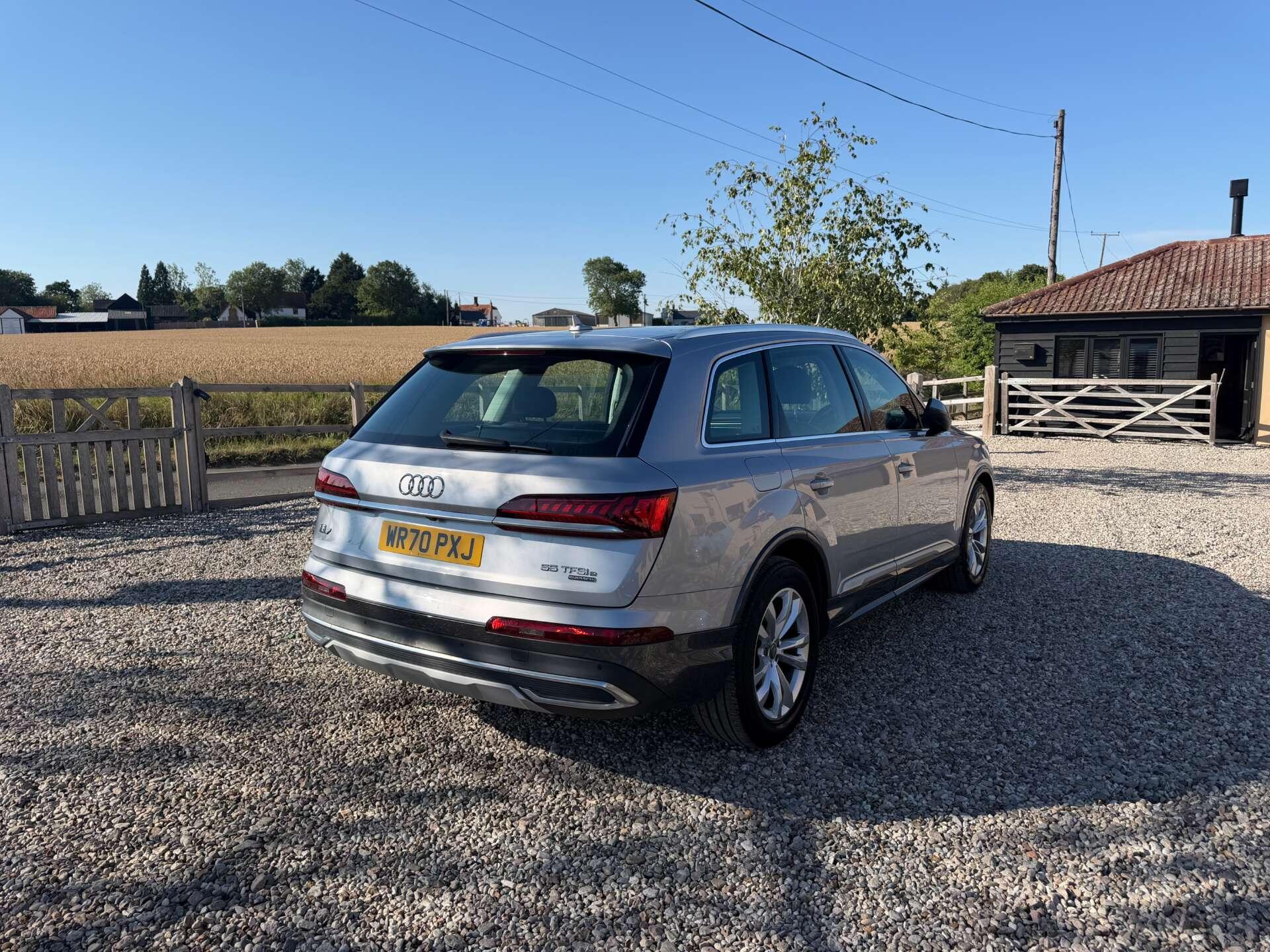 Audi Q7 view 4
