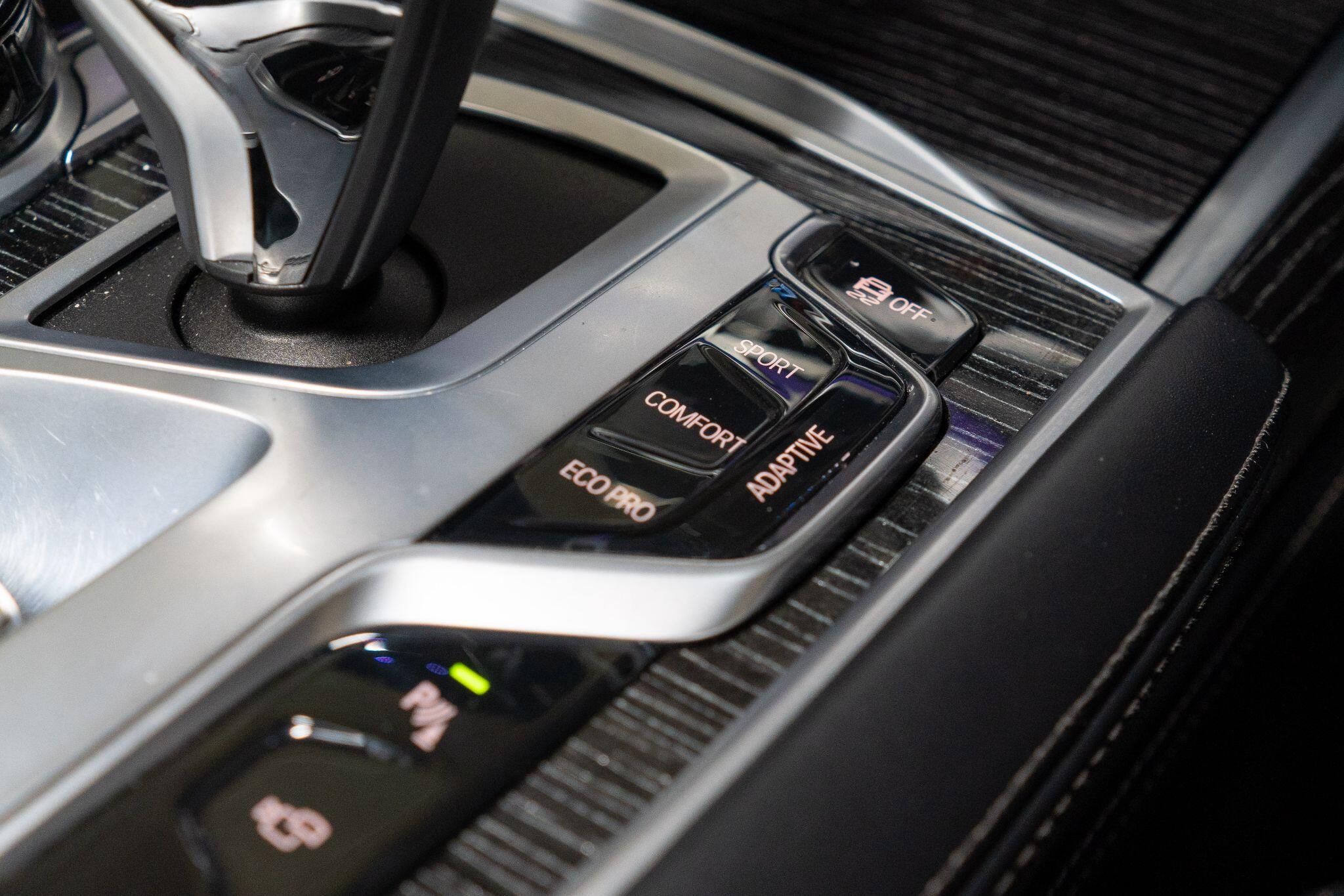 BMW 7 Series view 28