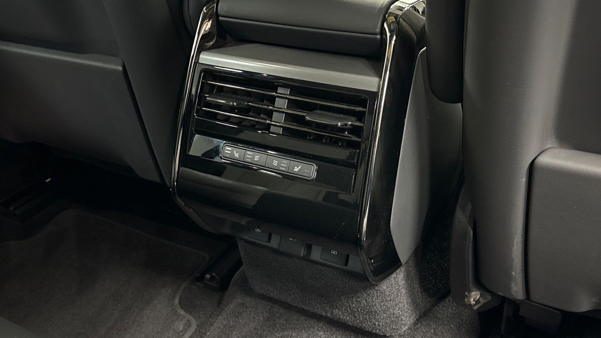Land Rover Range Rover Sport view 18