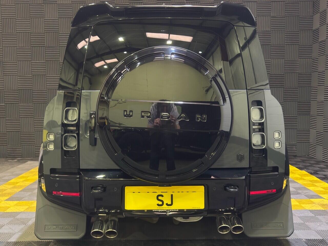 Land Rover Defender 110 view 3