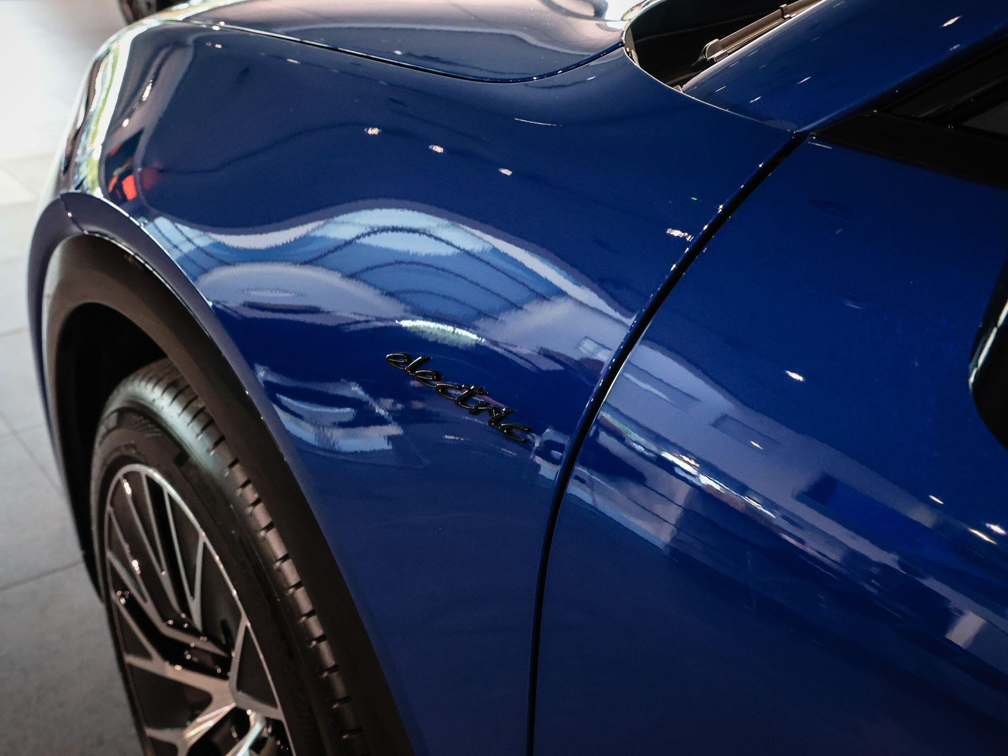 Porsche Cayenne view 25
