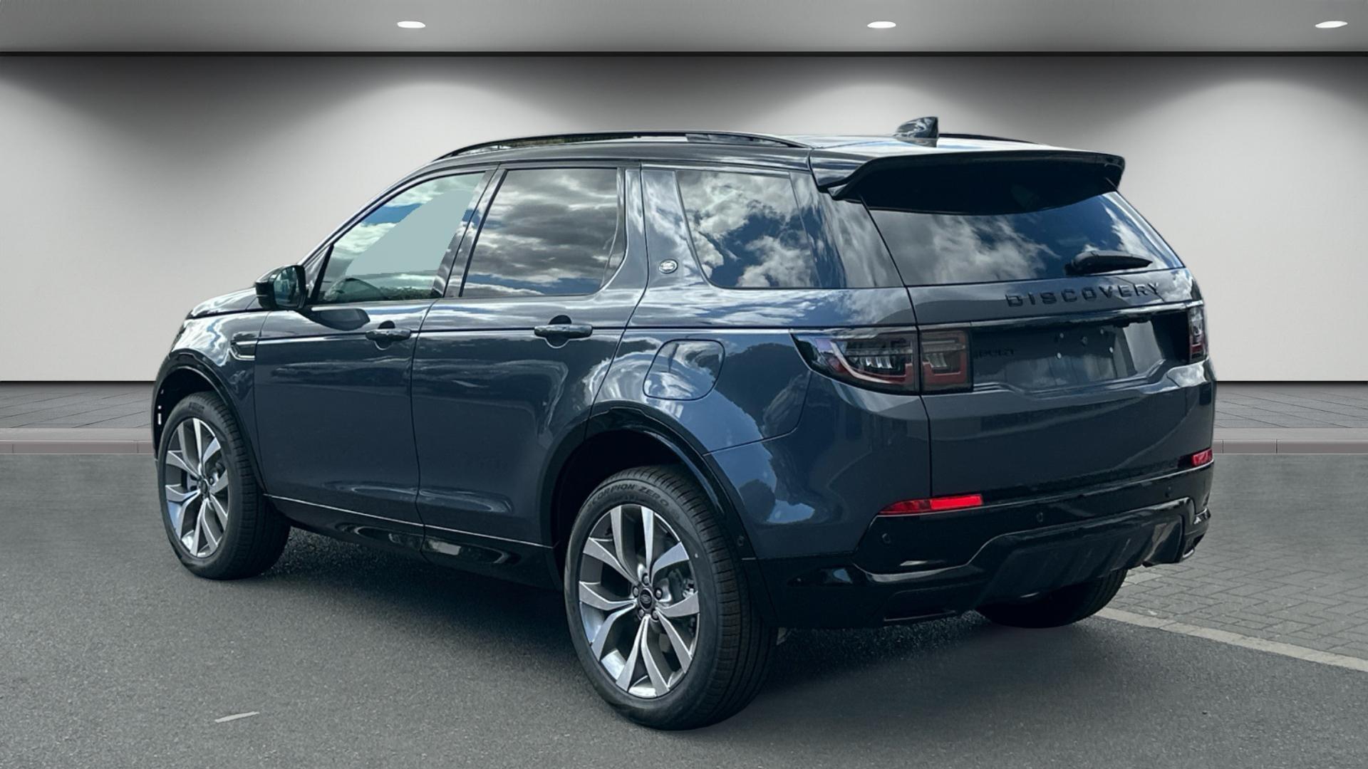 Land Rover Discovery Sport view 5