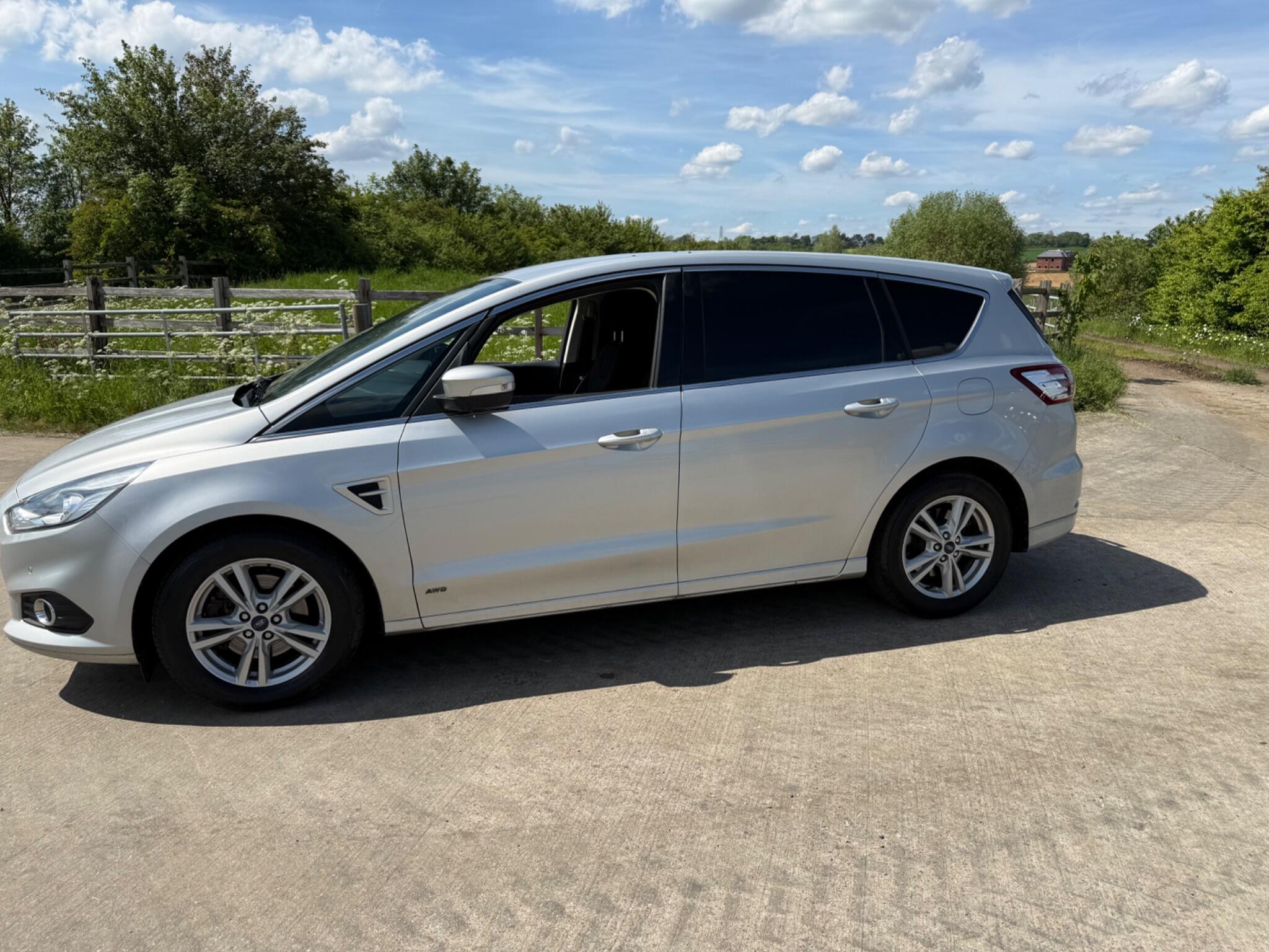 Ford S-Max 2.0 TDCi Titanium Euro 6 (s/s) 5dr — photo 17 of 102