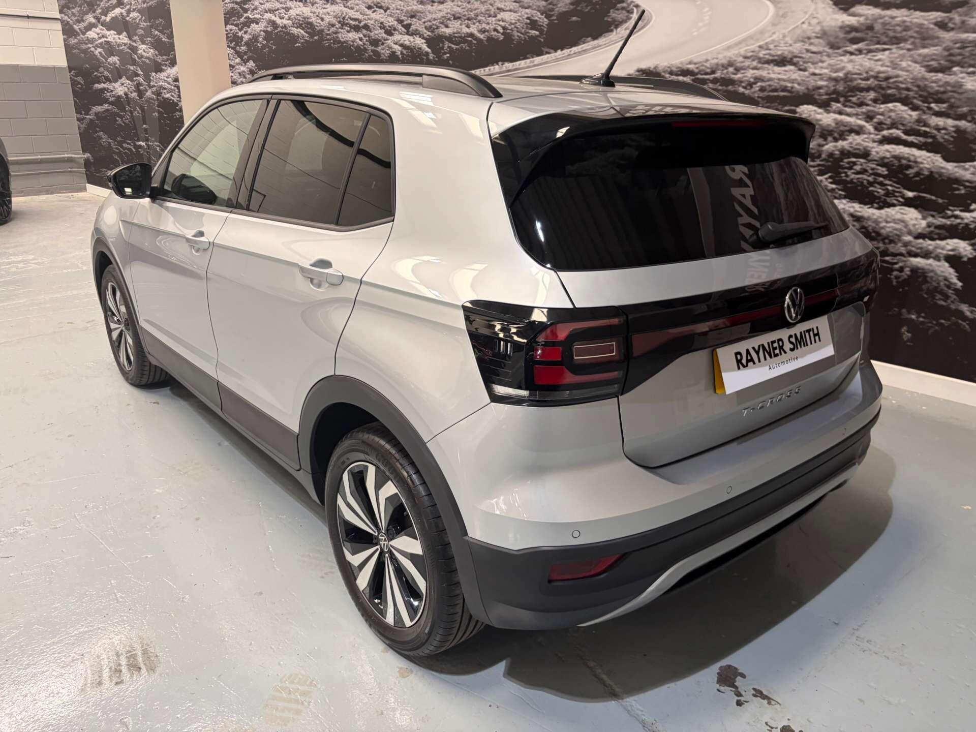 Volkswagen T-Cross view 9