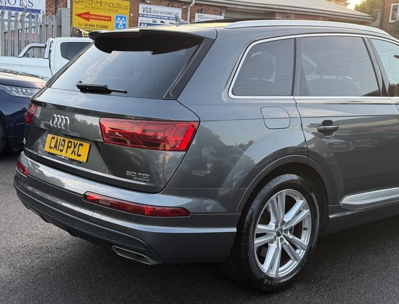 Audi Q7 view 17