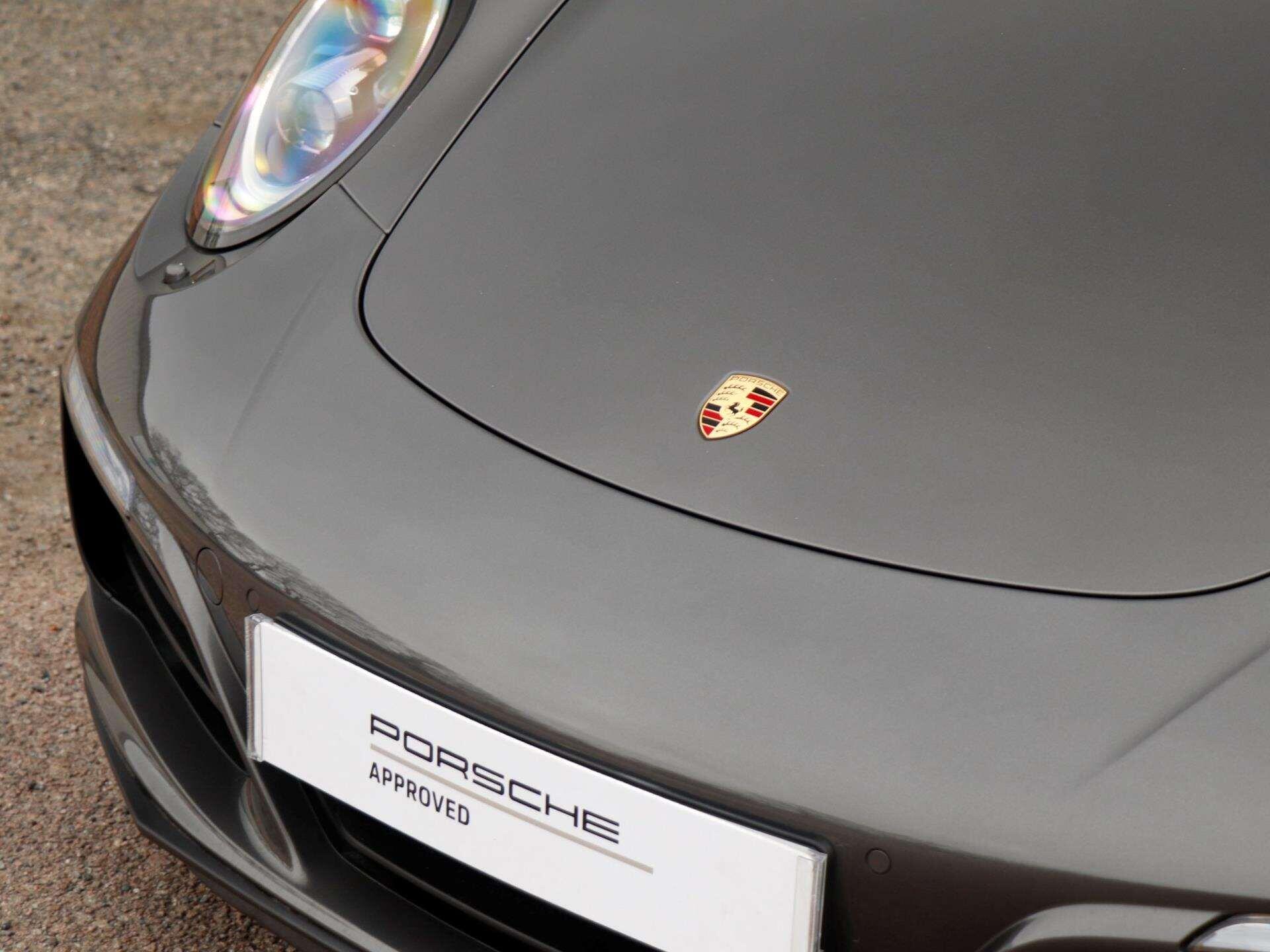 Porsche 911 view 29