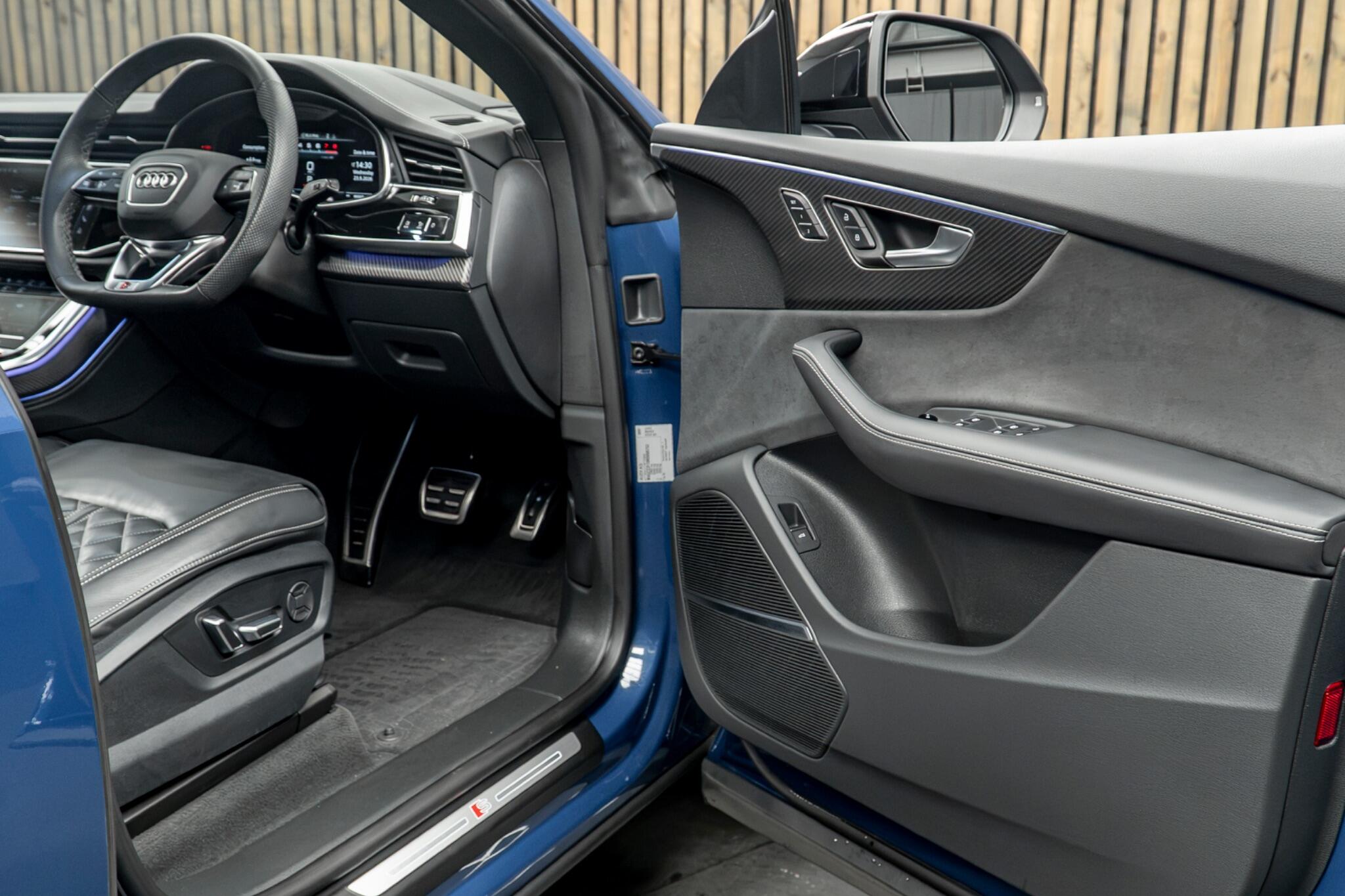 Audi SQ8 view 30