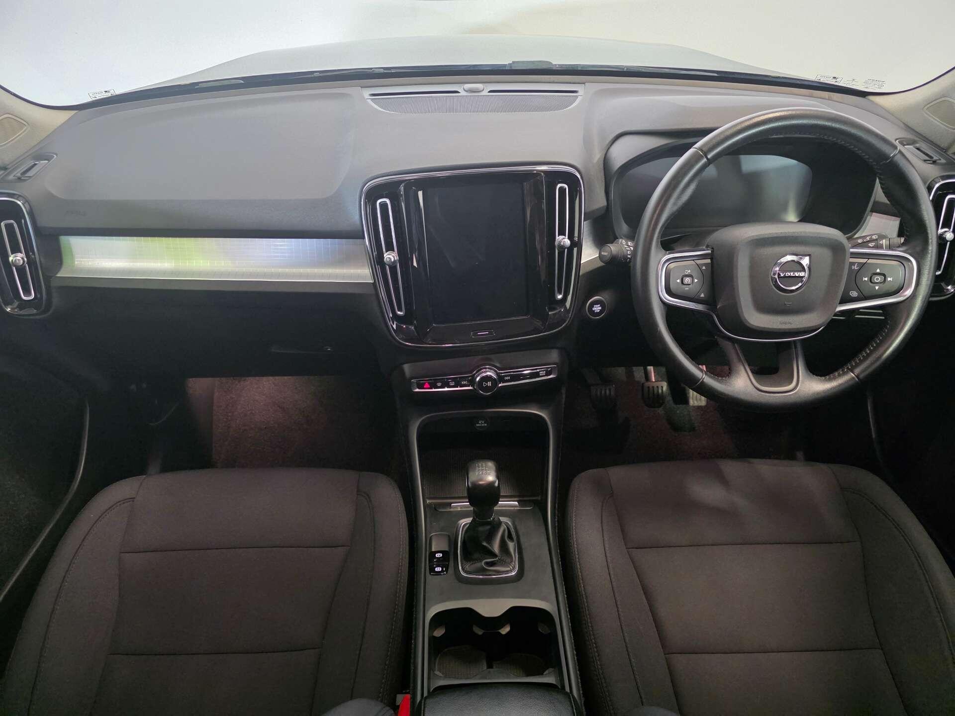 Volvo XC40 view 9