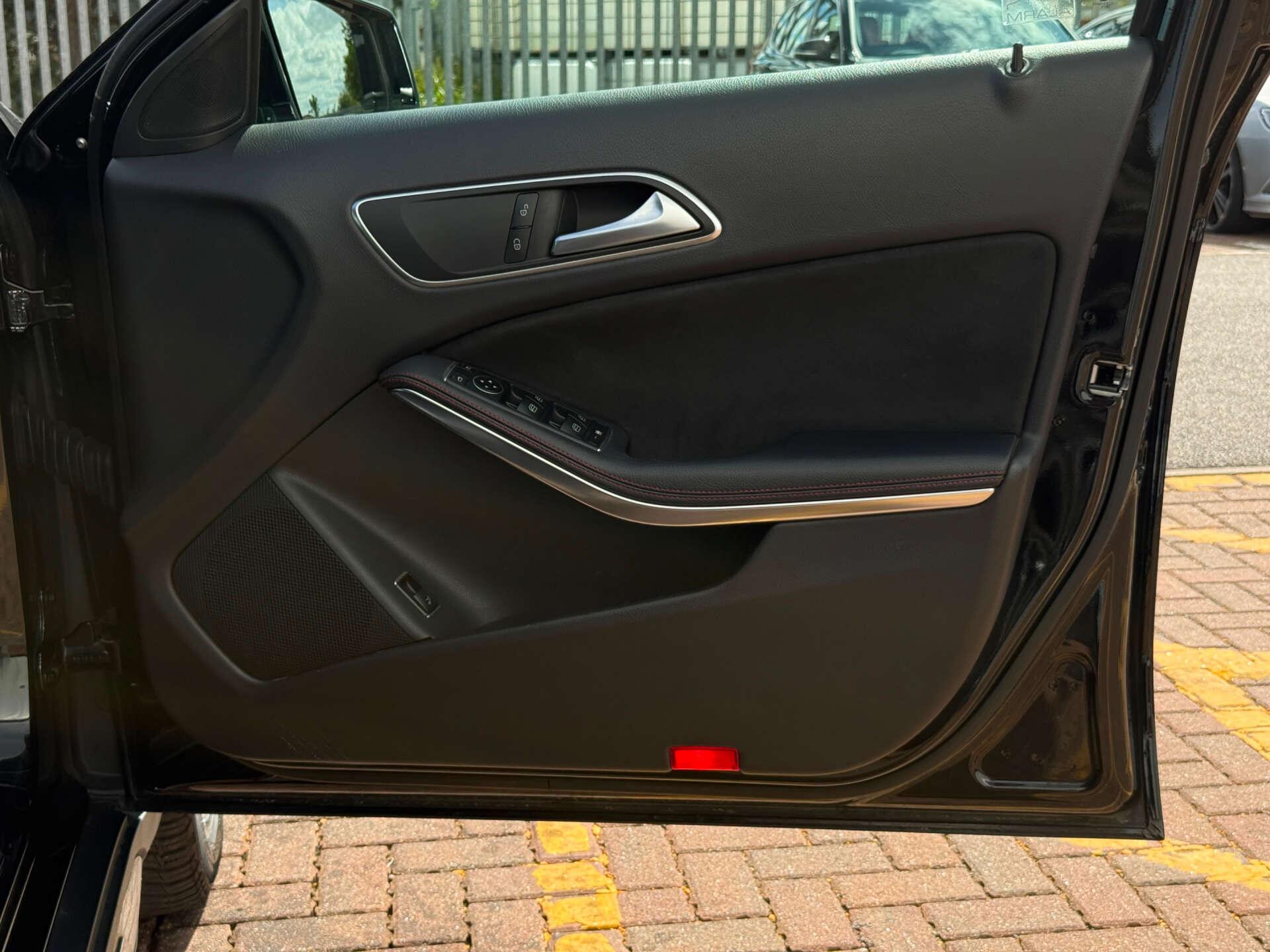 Mercedes-Benz Gla view 36