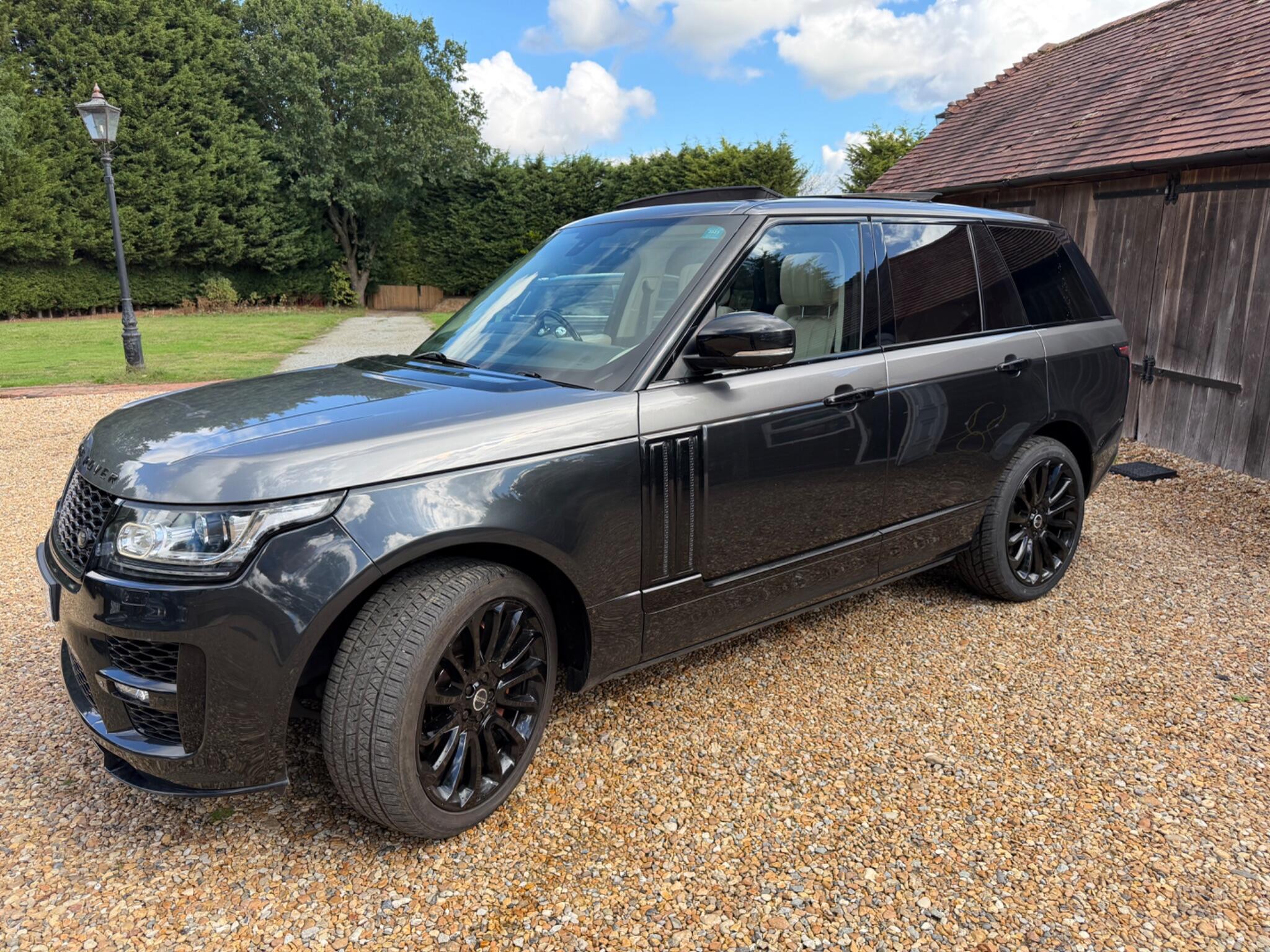 Land Rover Range Rover view 3