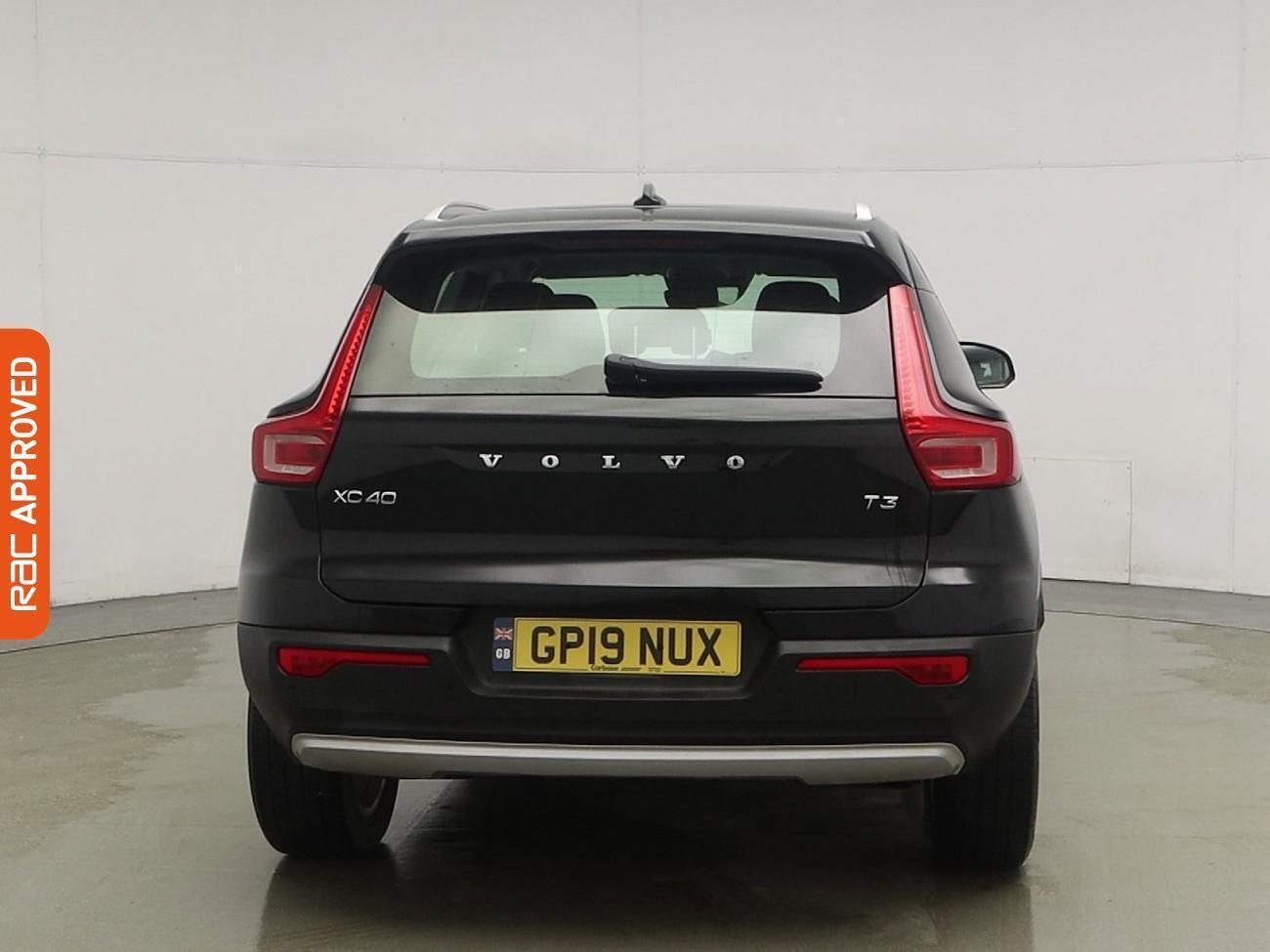 Volvo XC40 view 8