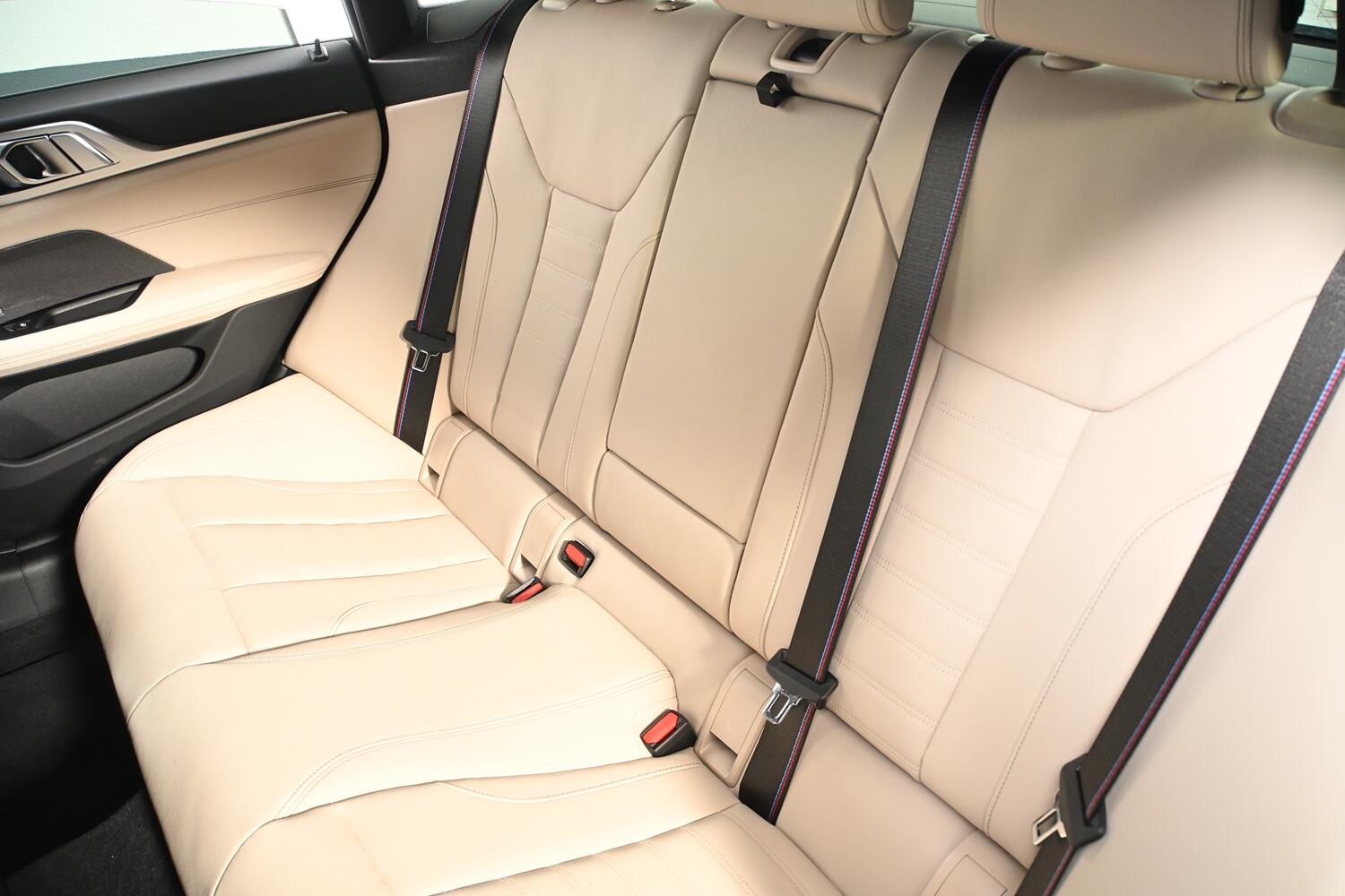 BMW i4 view 22