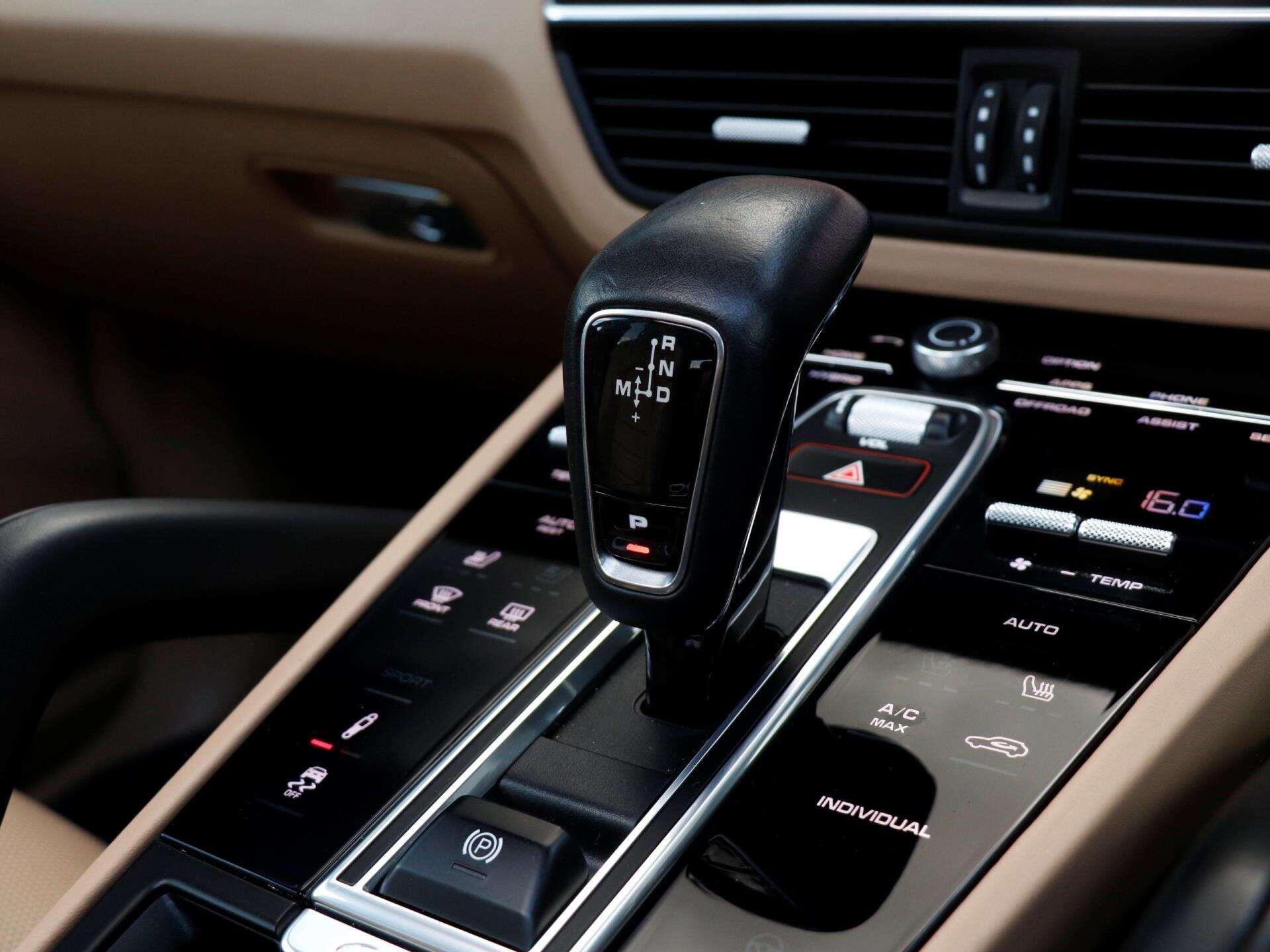 Porsche Cayenne view 18