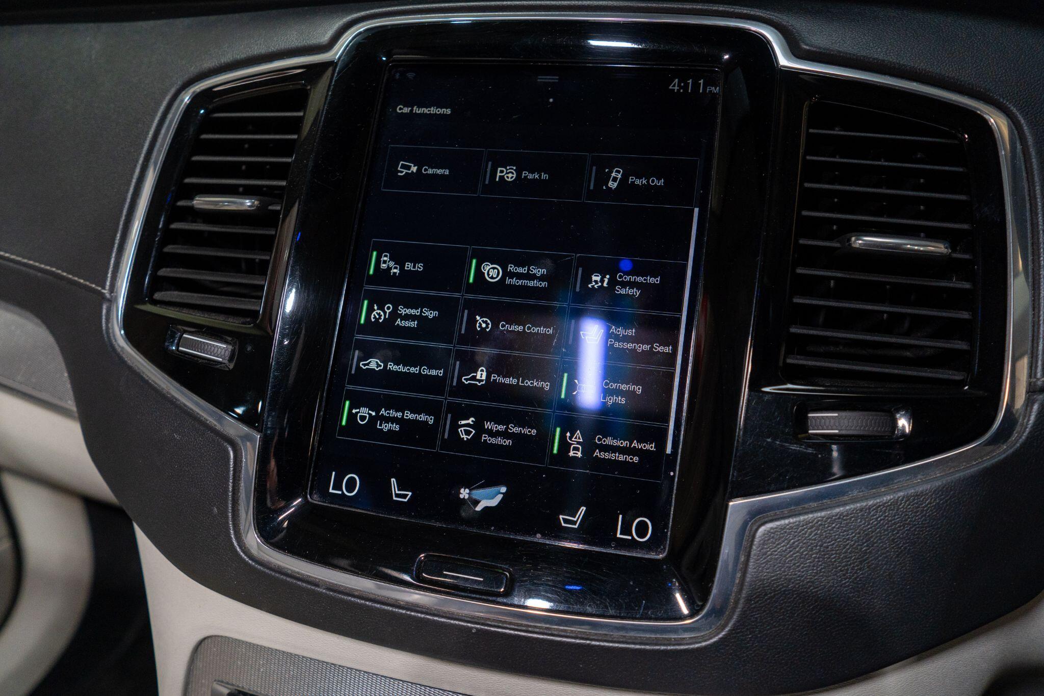 Volvo XC90 view 32