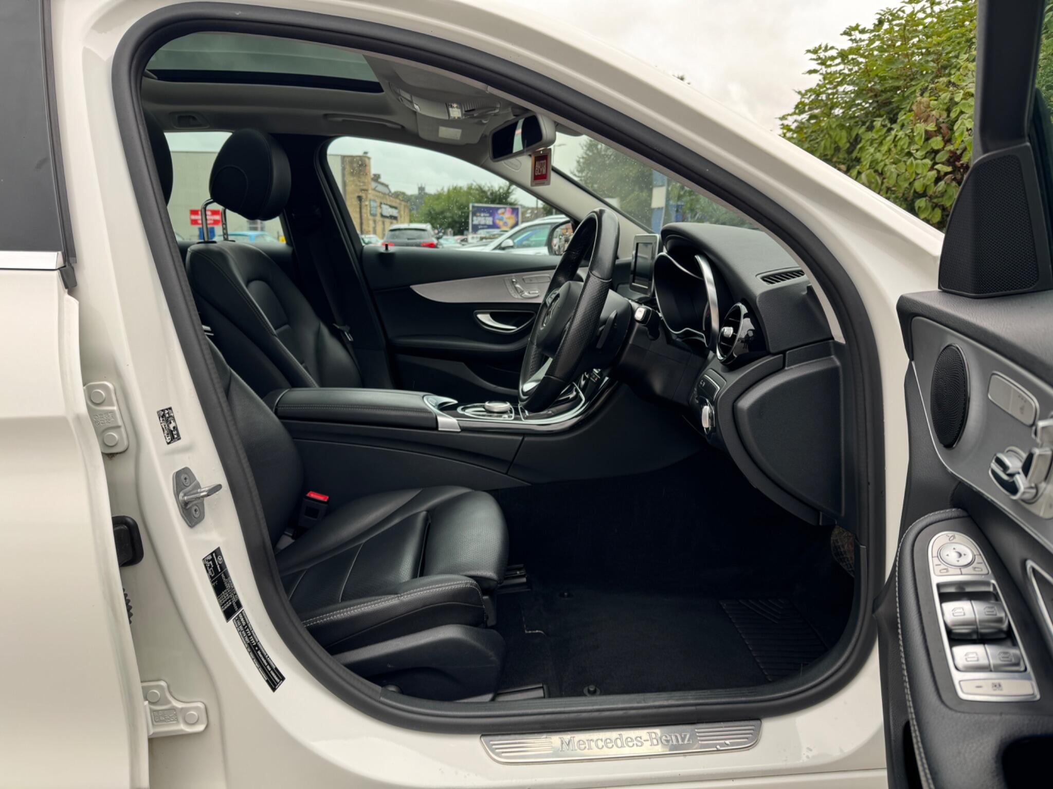 Mercedes-Benz C-Class view 49