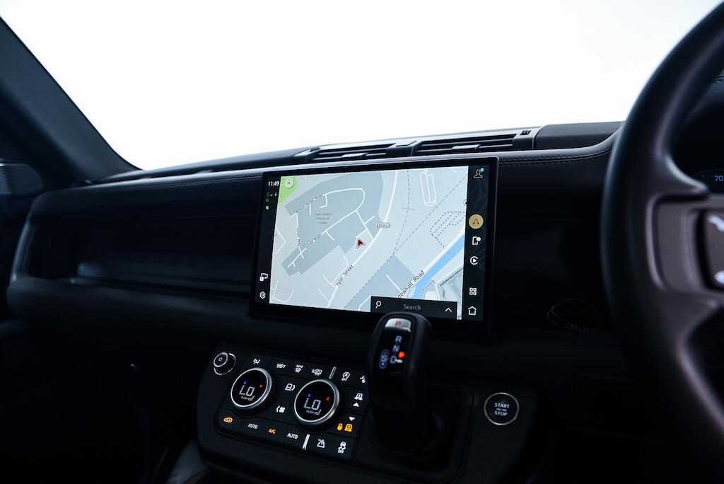 Land Rover Defender view 26