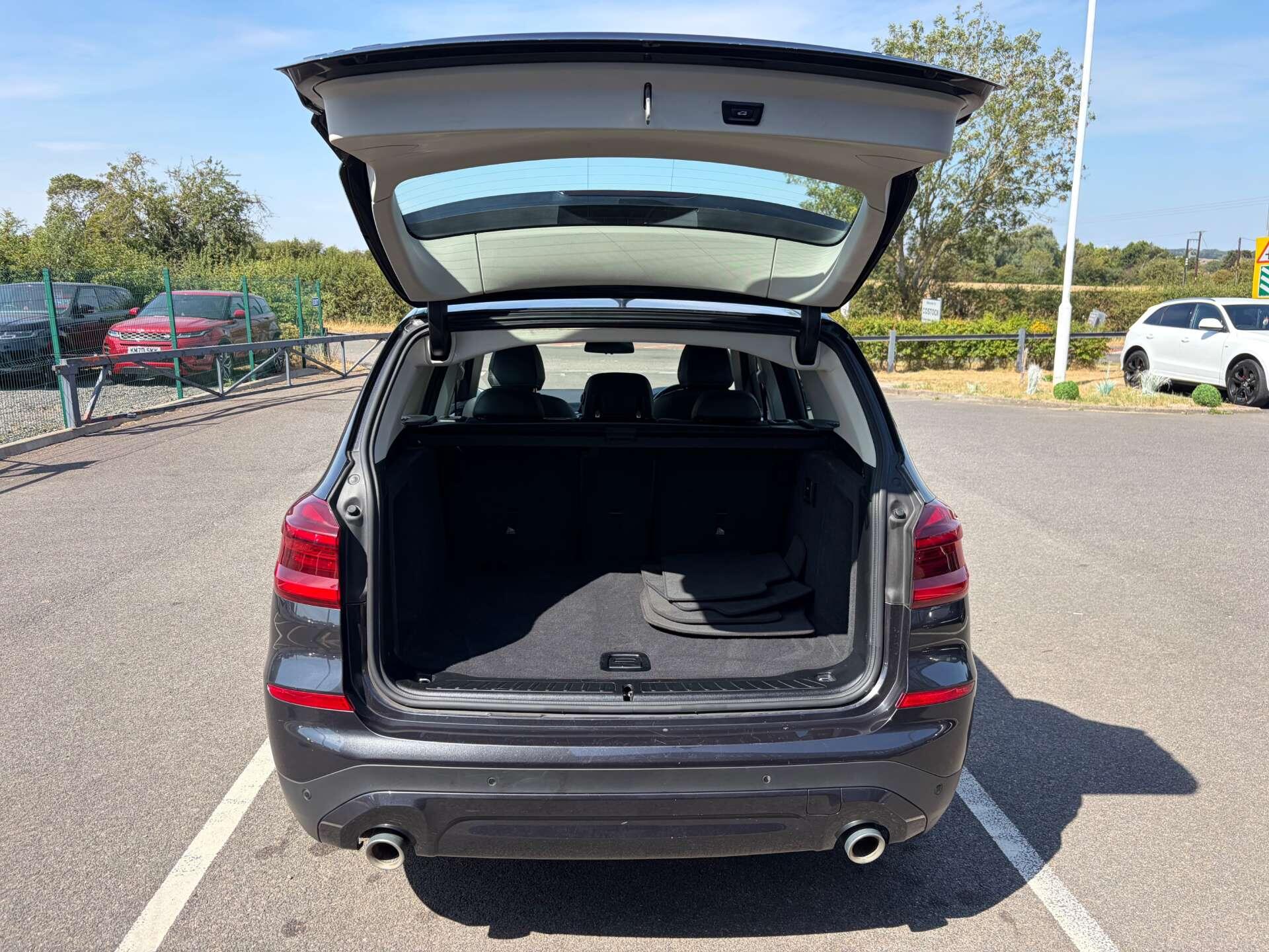 BMW X3 view 24