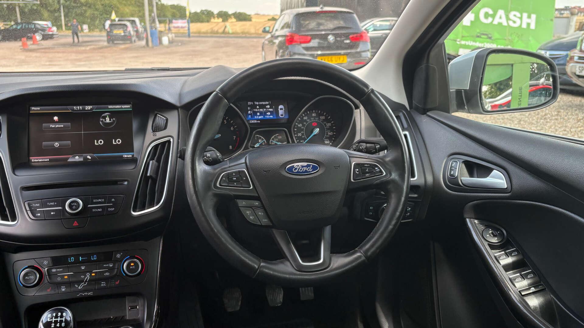 Ford Focus view 16
