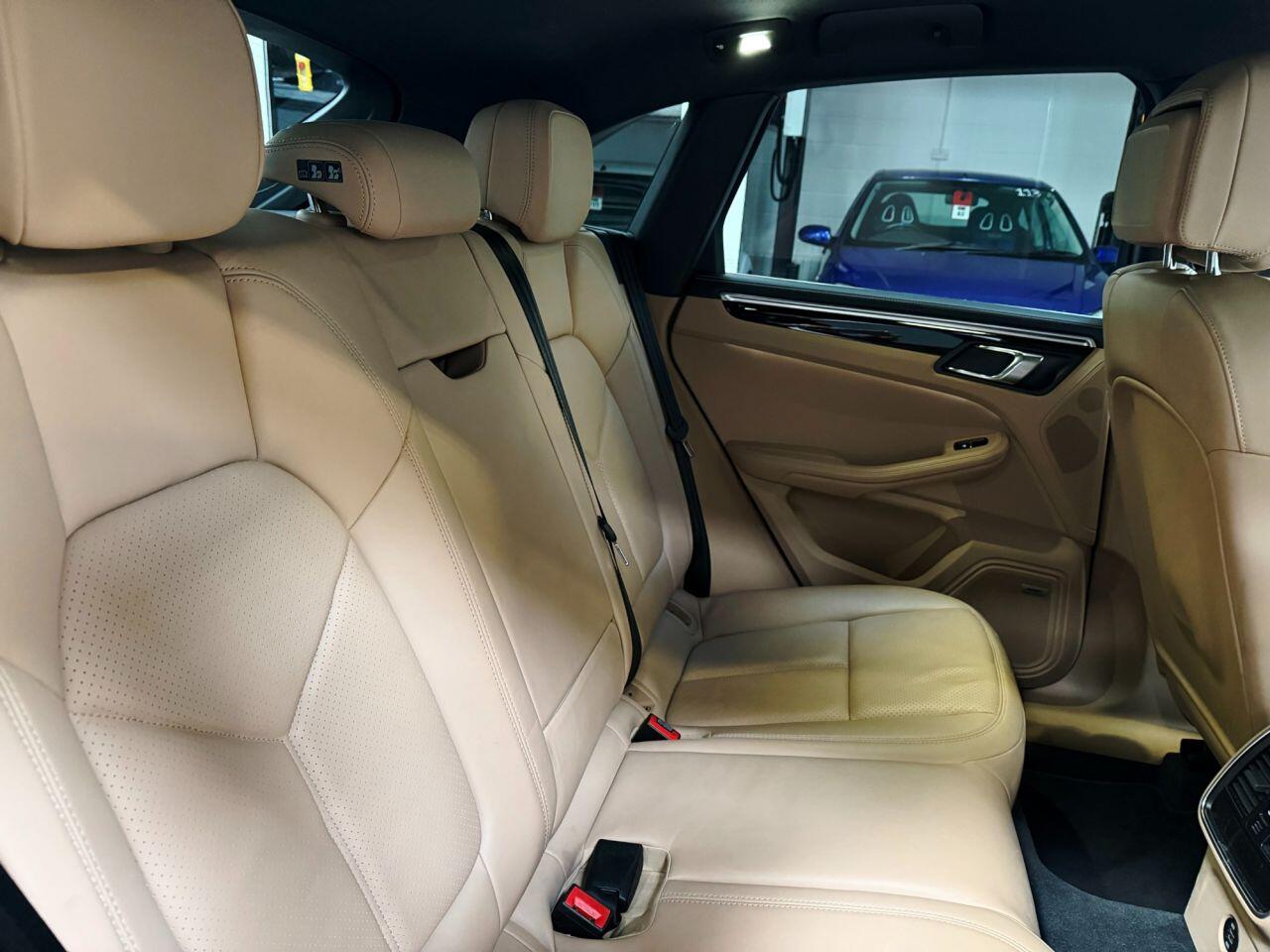 Porsche Macan view 28