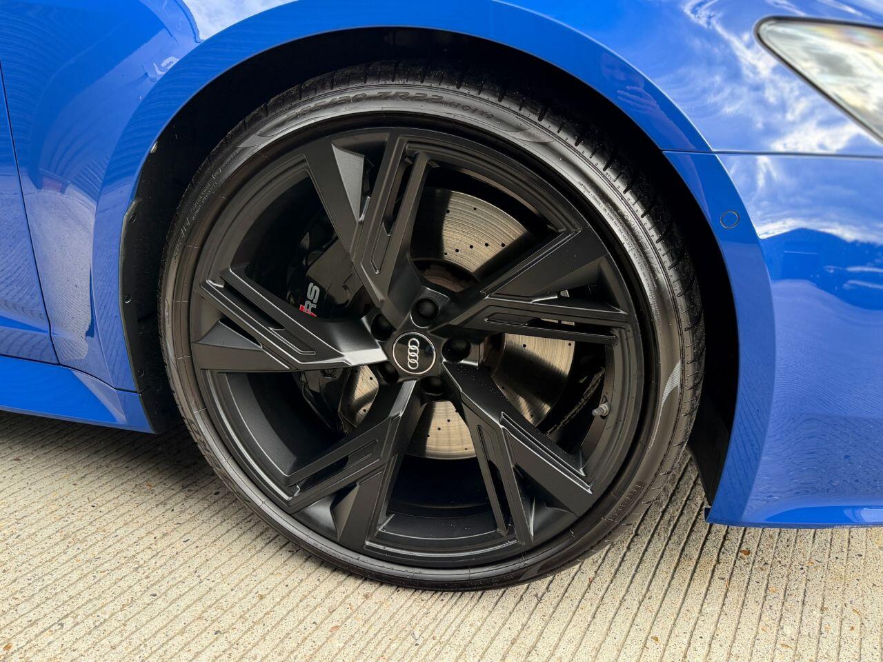 Audi RS6 Avant view 14