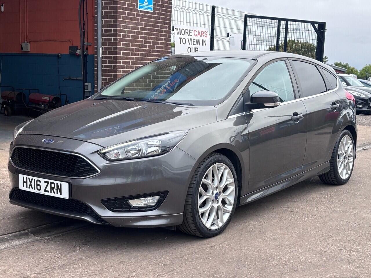 Ford Focus view 3