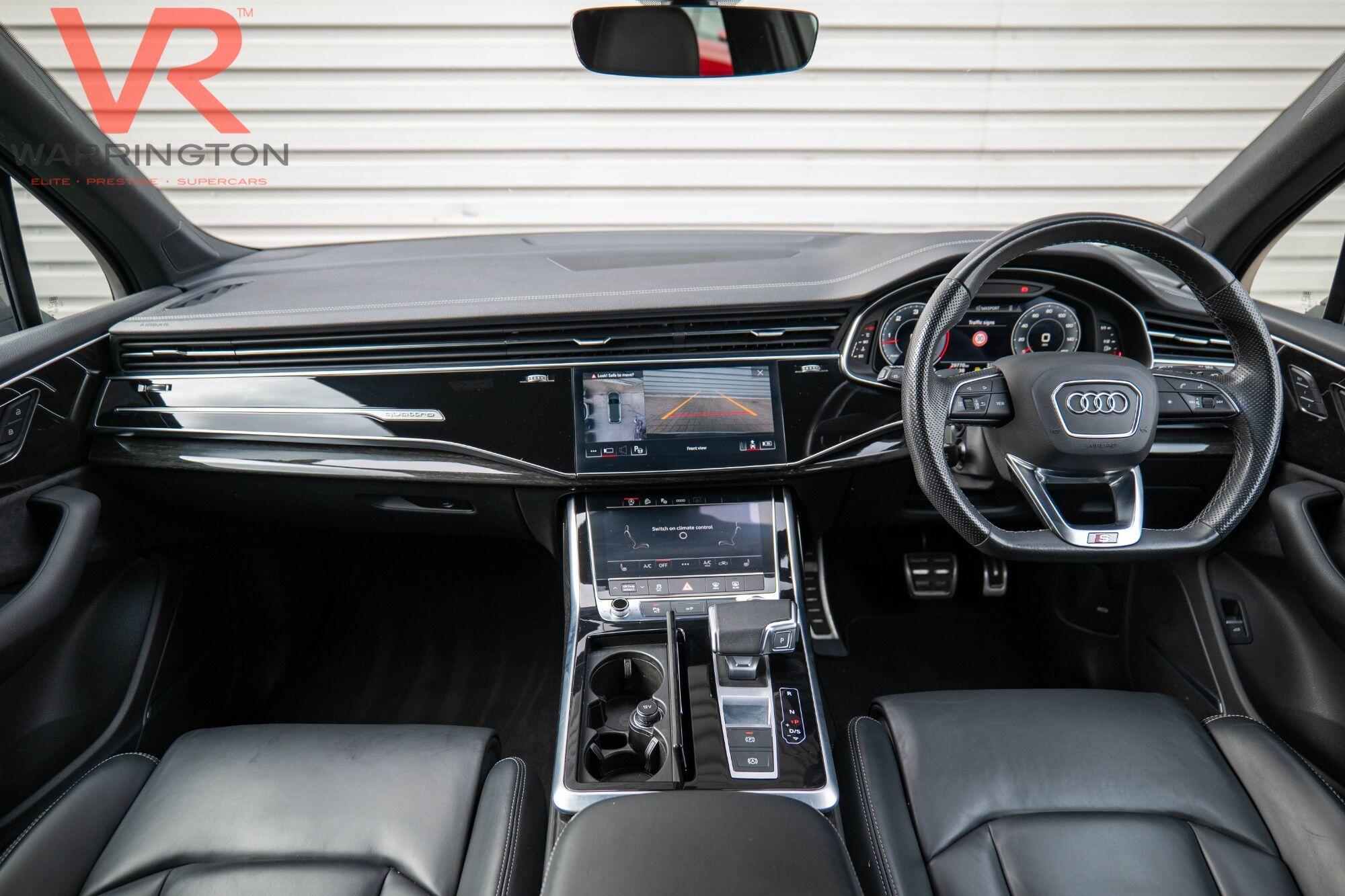 Audi Q7 view 2