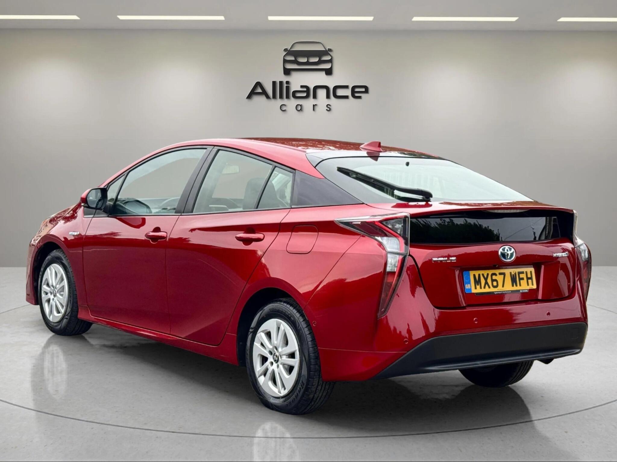 Toyota Prius view 3