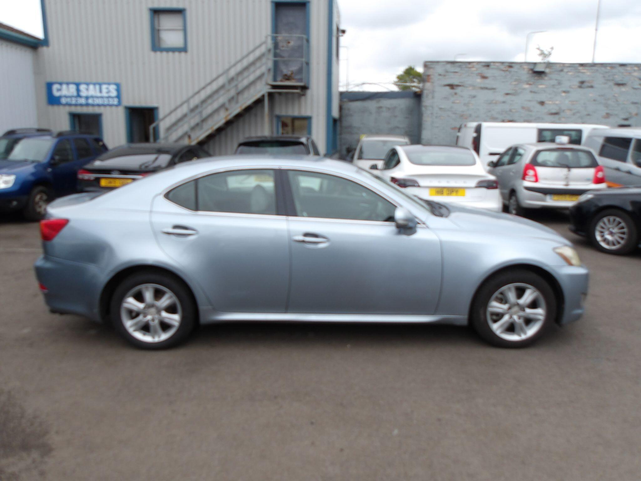 Lexus IS view 8