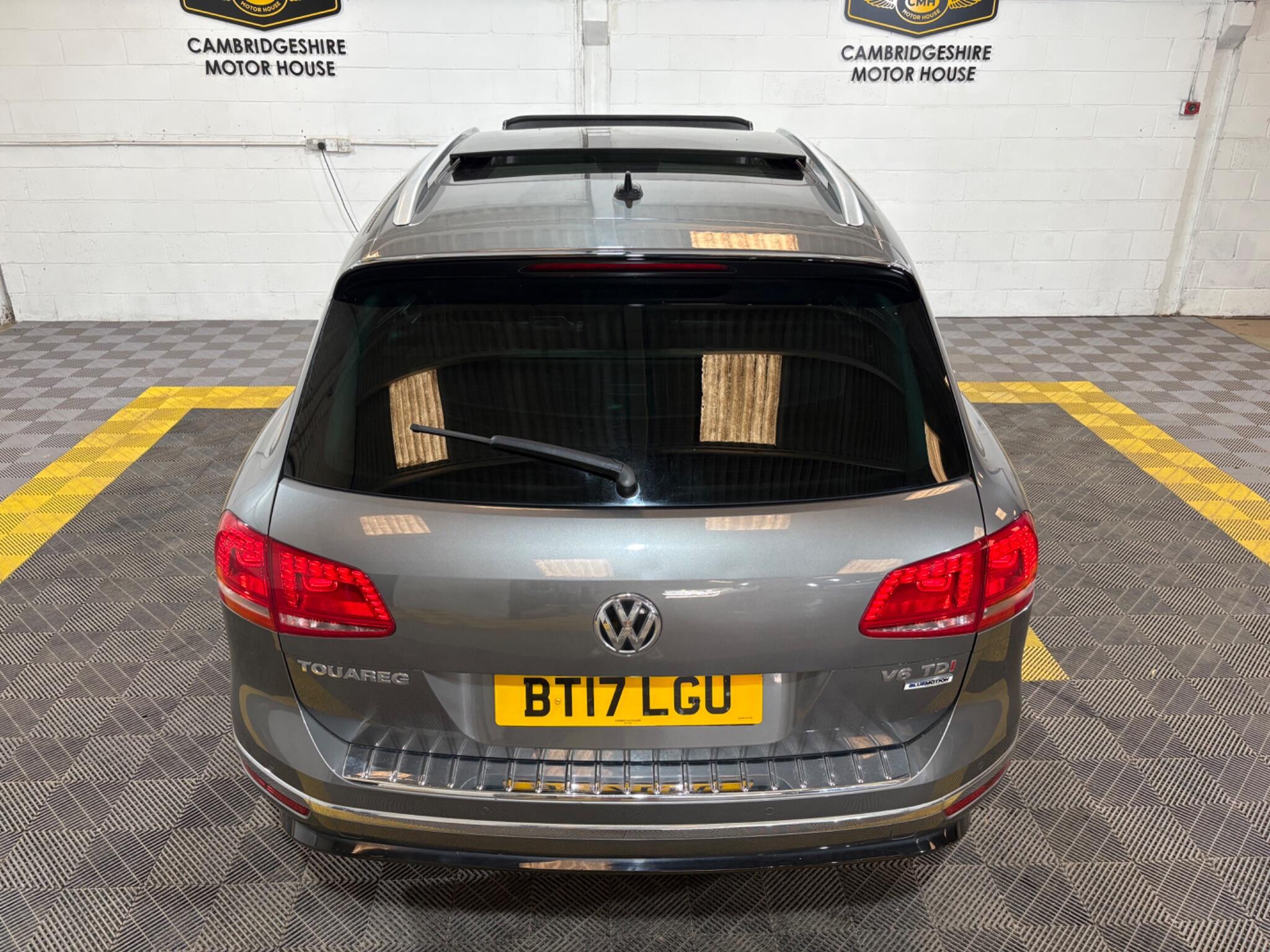 Volkswagen Touareg view 87