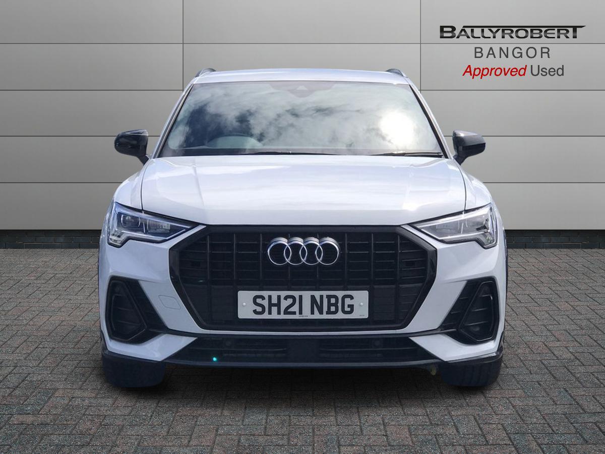 Audi Q3 view 10