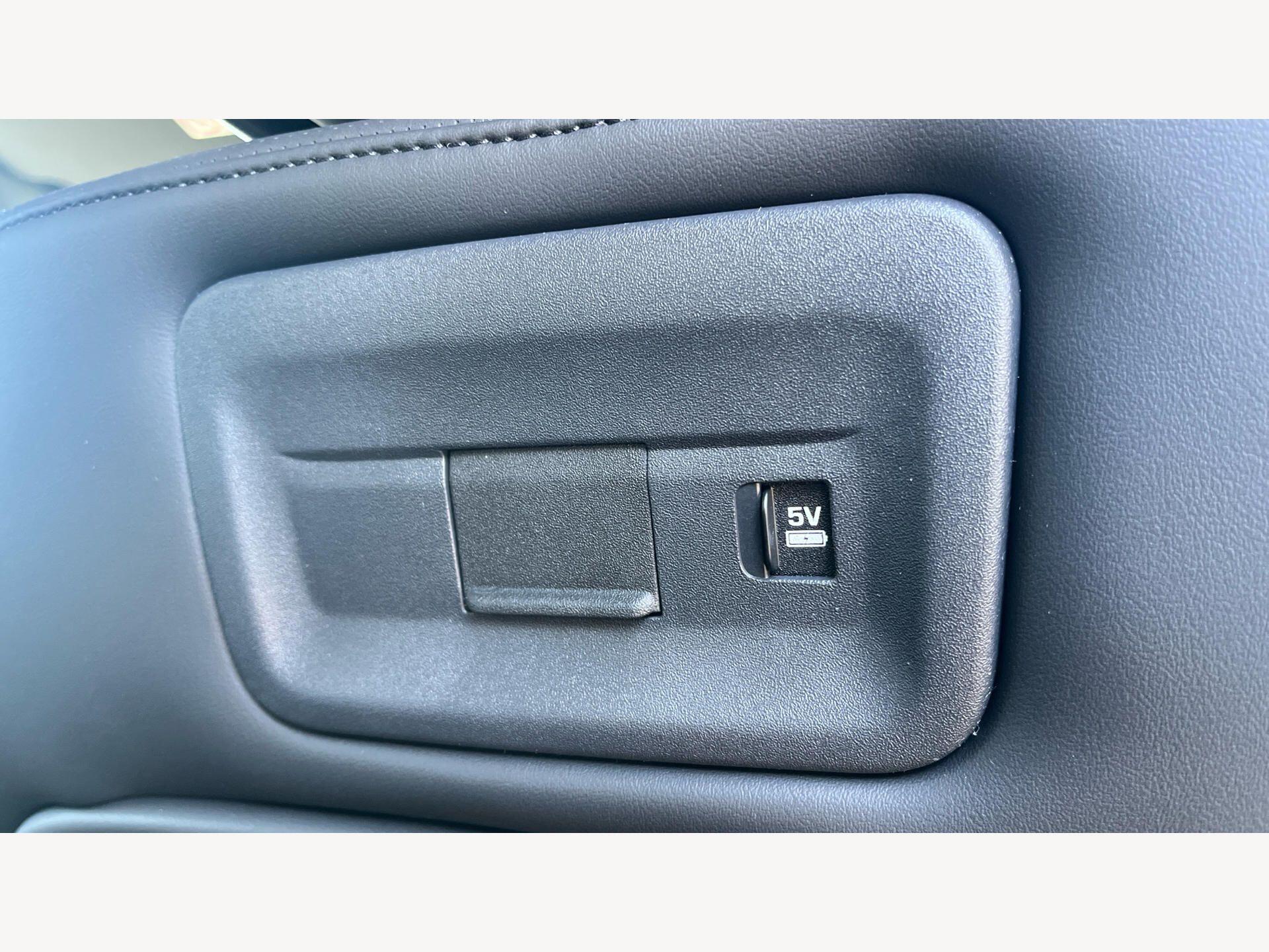 Land Rover Discovery view 26