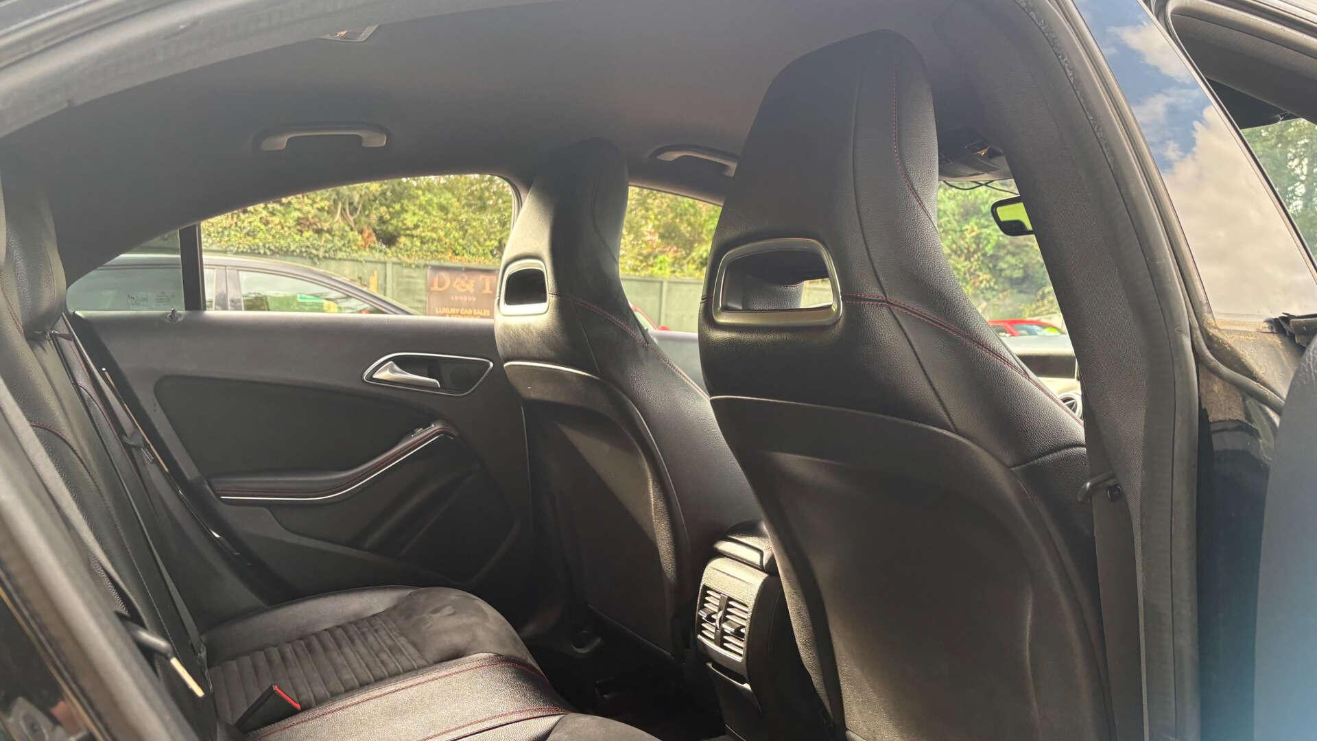Mercedes-Benz Cla view 9
