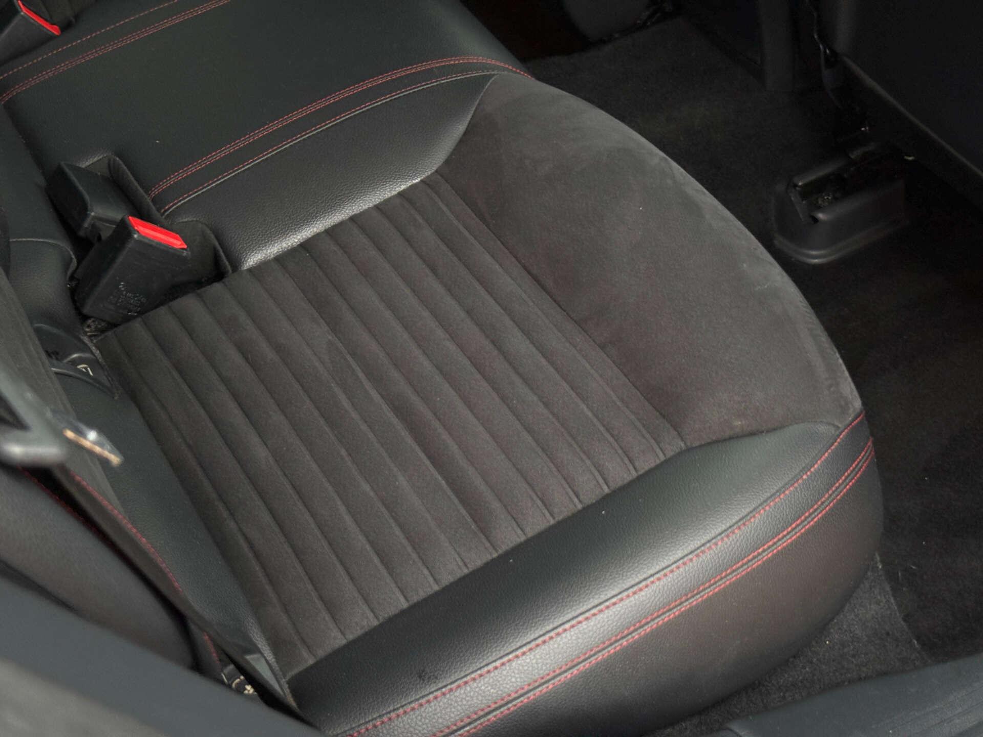 Mercedes-Benz Cla view 28