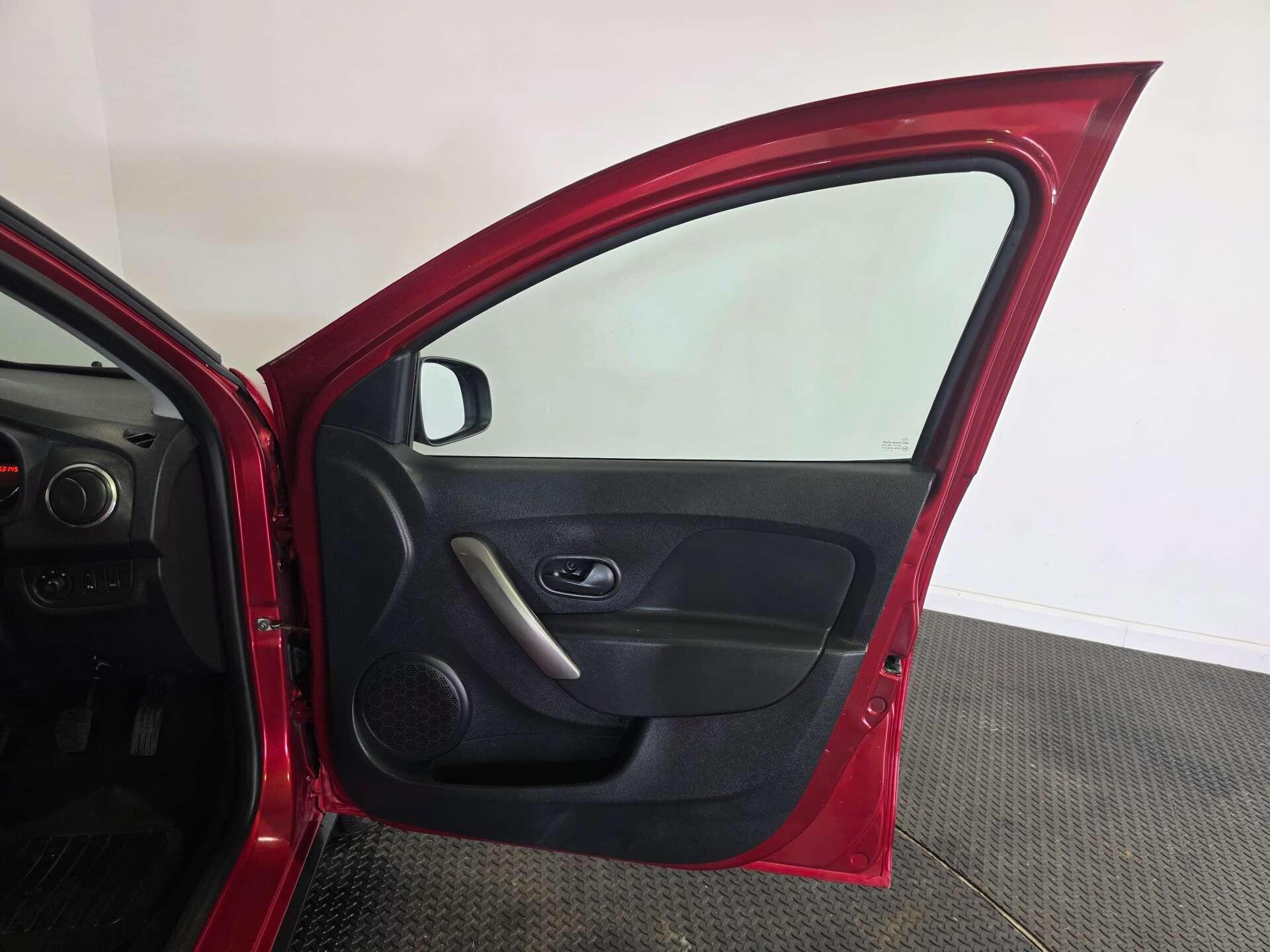 Dacia Sandero view 13