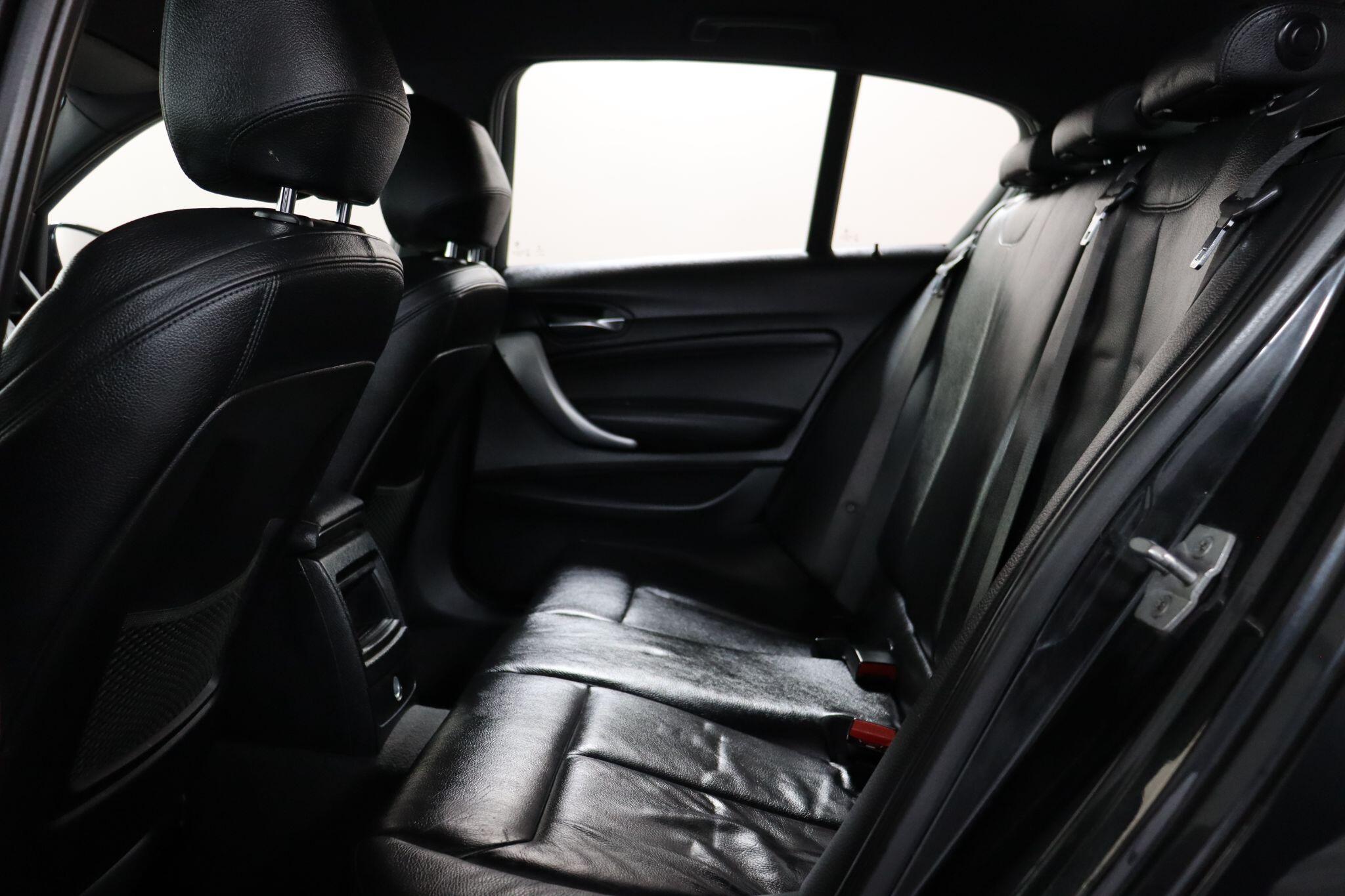 BMW 1 Series view 40