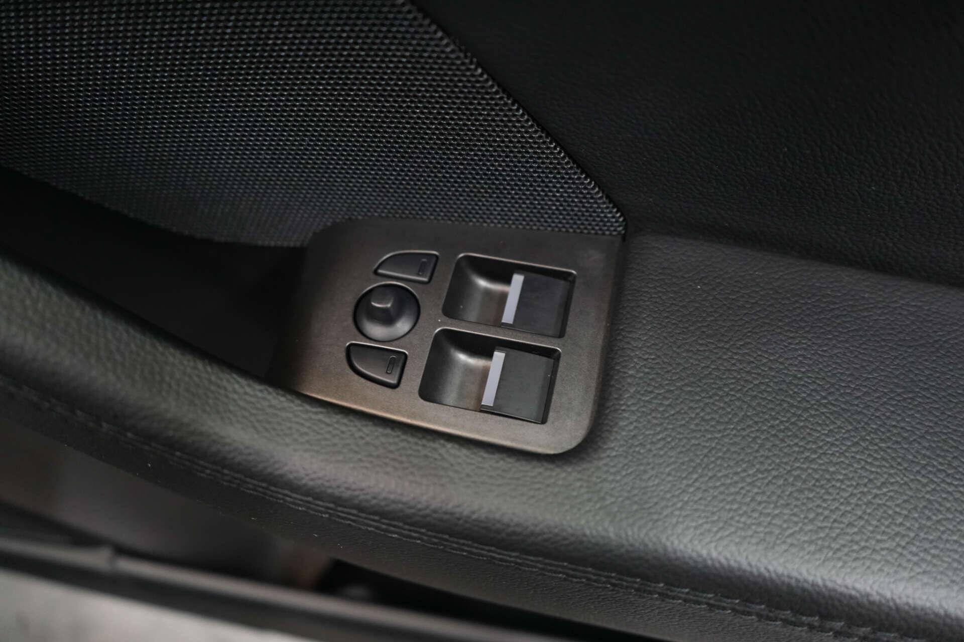 Jaguar F-Type view 21