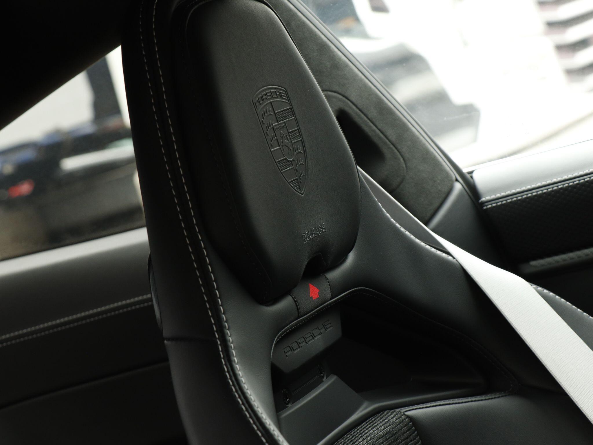 Porsche 911 view 25