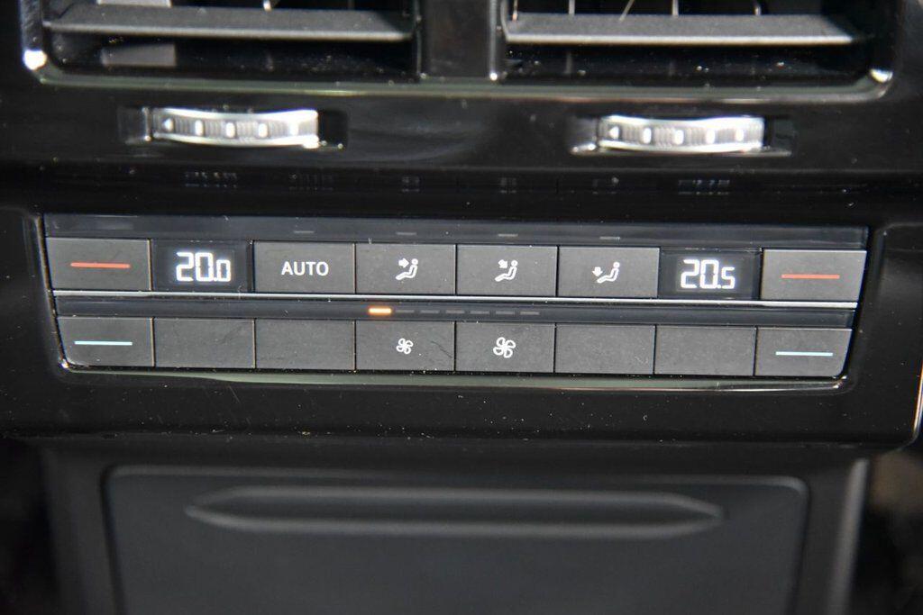 Volkswagen Touareg view 30